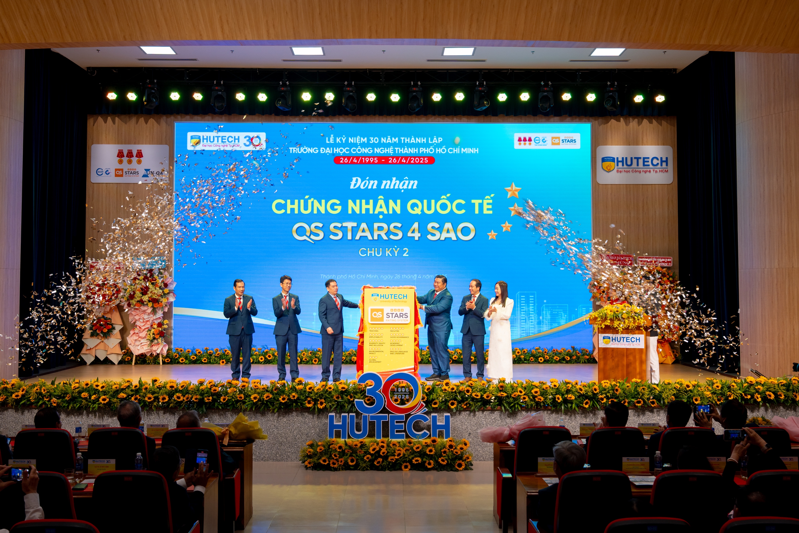 - Foto 1. - Ảnh 1.