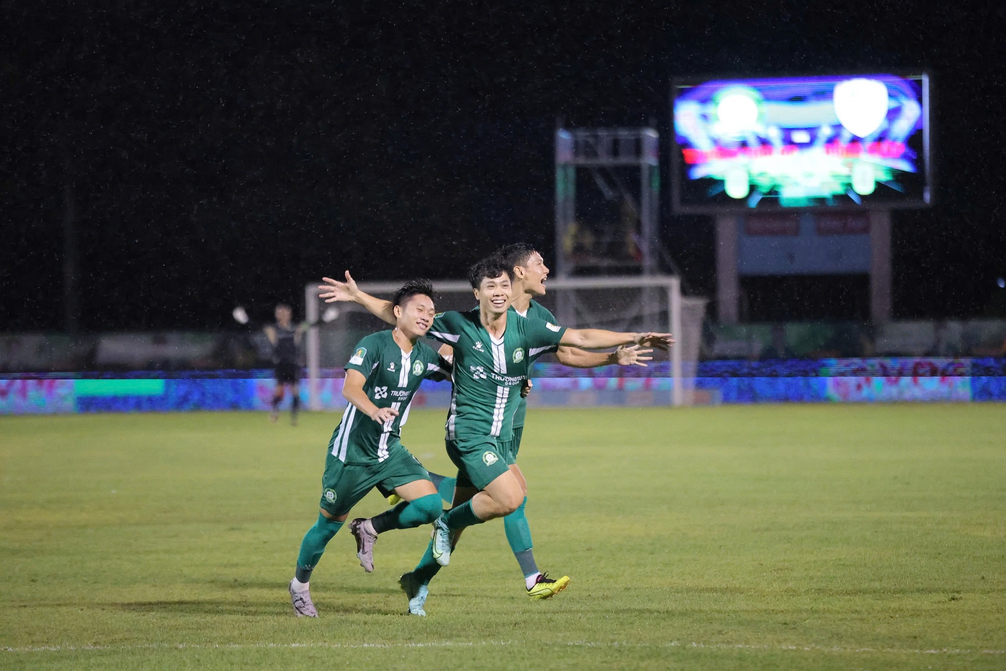 Công Phượng lập kỷ lục có 1-0-2 khiến Ronaldo cũng phải bó tay 1 Công Phượng hồi sinh thứ 'vũ khí' đội tuyển Việt Nam luôn kiếm tìm