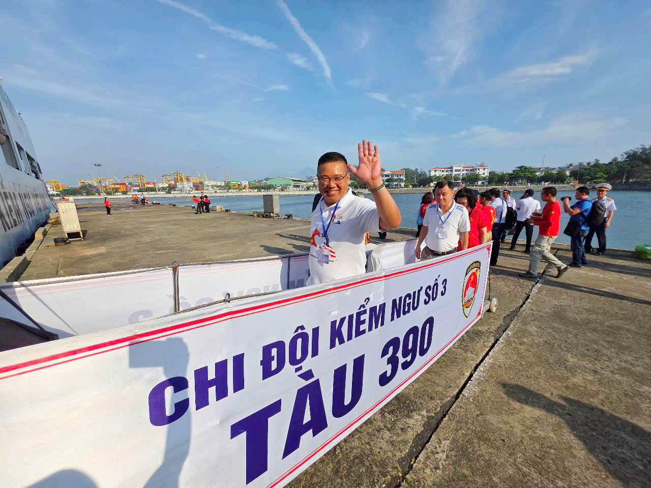 60 kiều bào đến với Trường Sa, Nhà giàn DK1 trên 'Chuyến tàu Đại đoàn kết'- Ảnh 2.