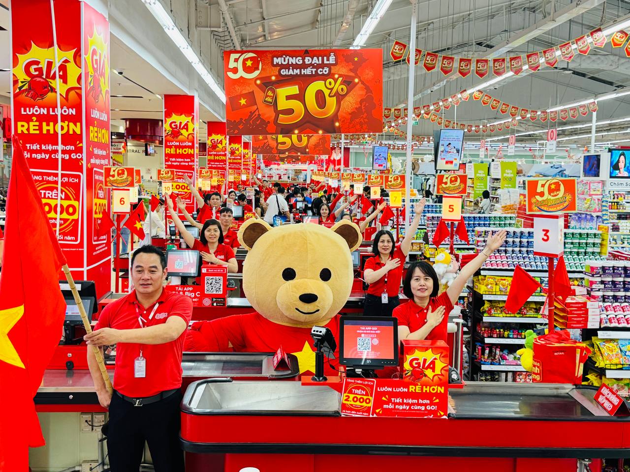 Chen chân mua sắm dịp đại lễ- Ảnh 7.