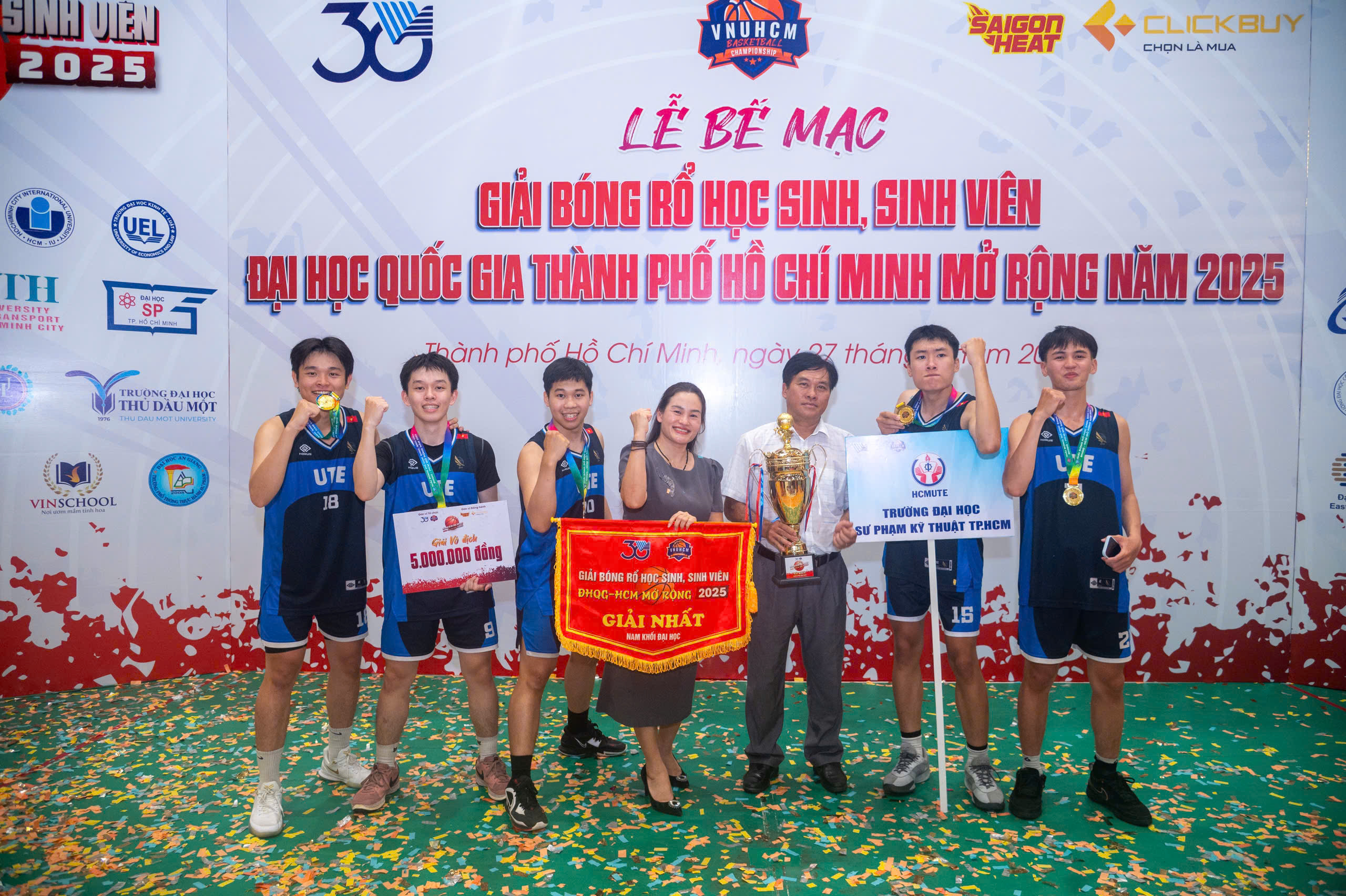 Hấp dẫn và gay cấn những pha bóng rổ học sinh, sinh viên - Ảnh 6.
