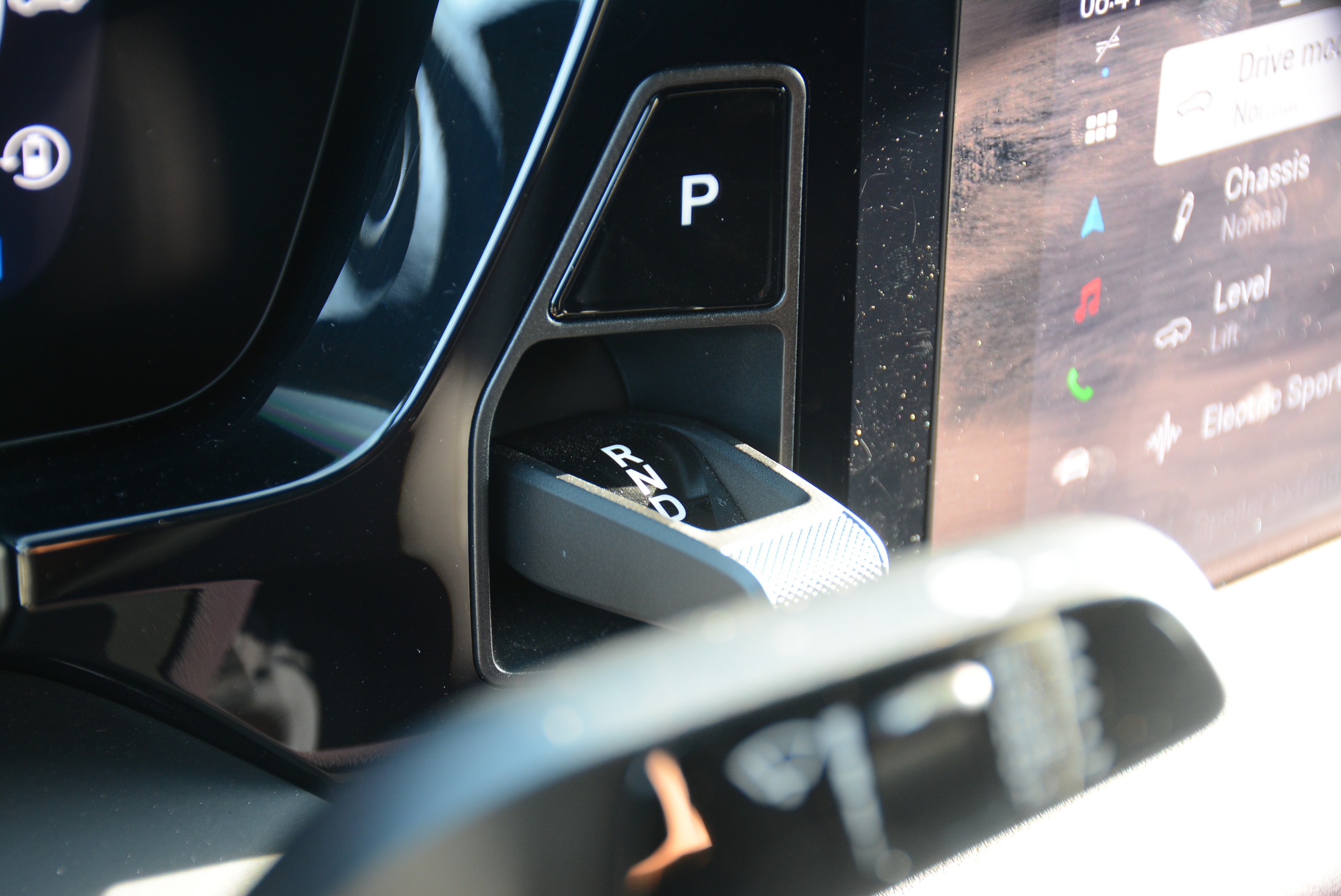 3 lý do vì sao không nên chuyển cần số về P khi dừng đèn đỏ - Ảnh 3.