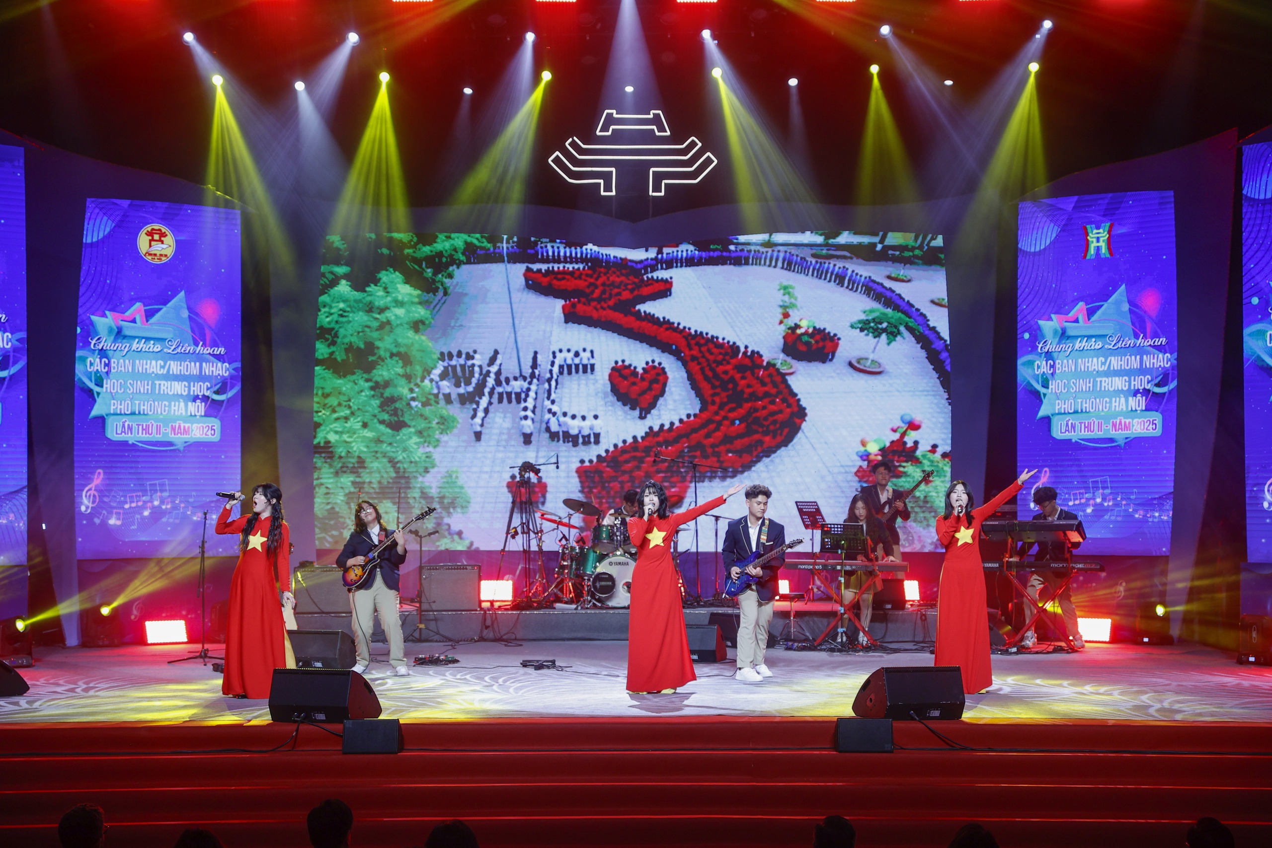Ngắm những tiết mục như 'concert' chuyên nghiệp của các nhóm nhạc học sinh THPT- Ảnh 25. Ngắm những tiết mục như 'concert' chuyên nghiệp của các nhóm nhạc học sinh THPT- Ảnh 25.