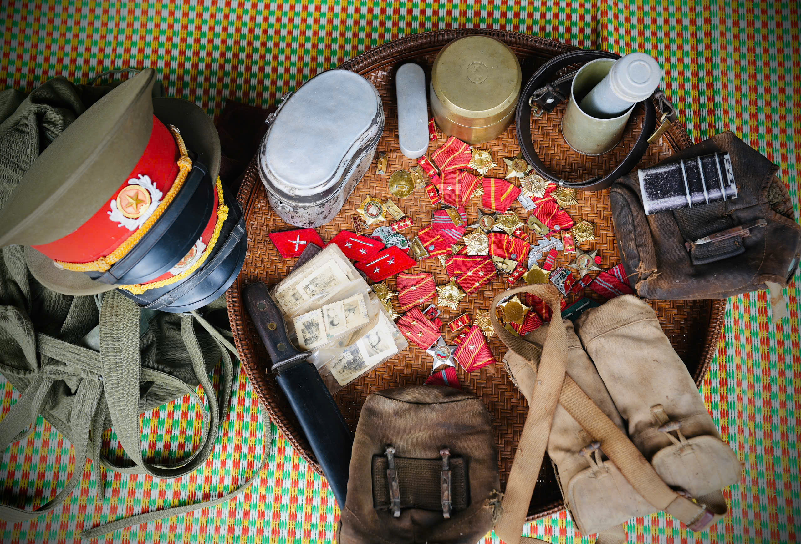 Kỷ vật của Ama x&uacute;c động qua lời ca của nh&agrave; b&aacute;o Alăng Ngước - Ảnh 1.