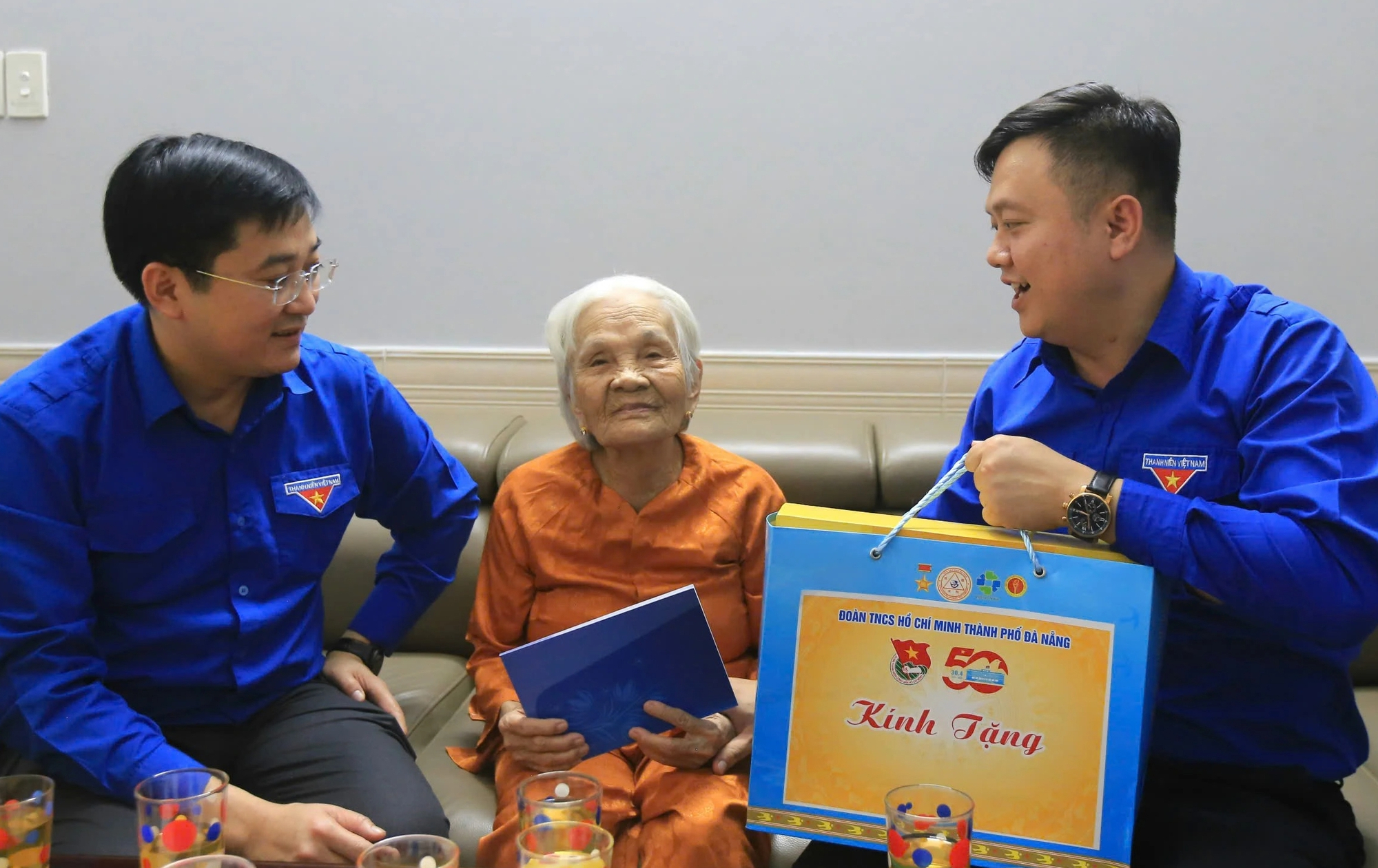 Bà mẹ Việt Nam Anh Hùng xúc động: 'Mẹ rất vui vì các con đã về' - Ảnh 3.