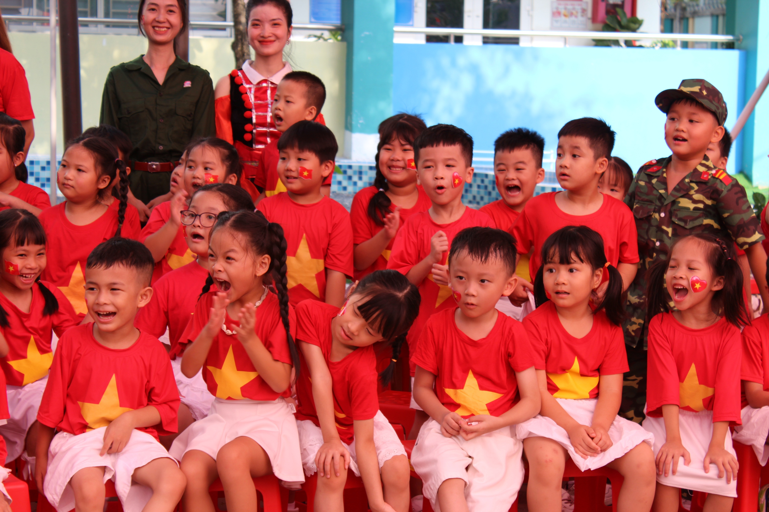 Mầm non quận 7, TP.HCM rạng ngời cùng cờ Tổ quốc mừng ngày 30.4 - Ảnh 16.