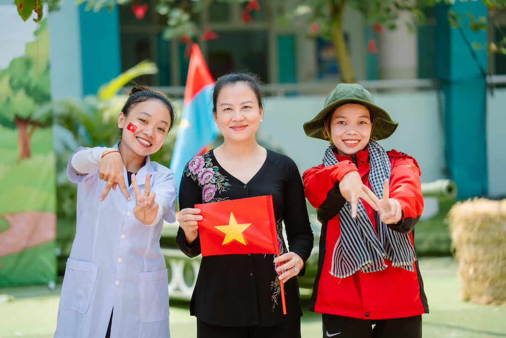 Mầm non quận 7, TP.HCM rạng ngời cùng cờ Tổ quốc mừng ngày 30.4 - Ảnh 15.
