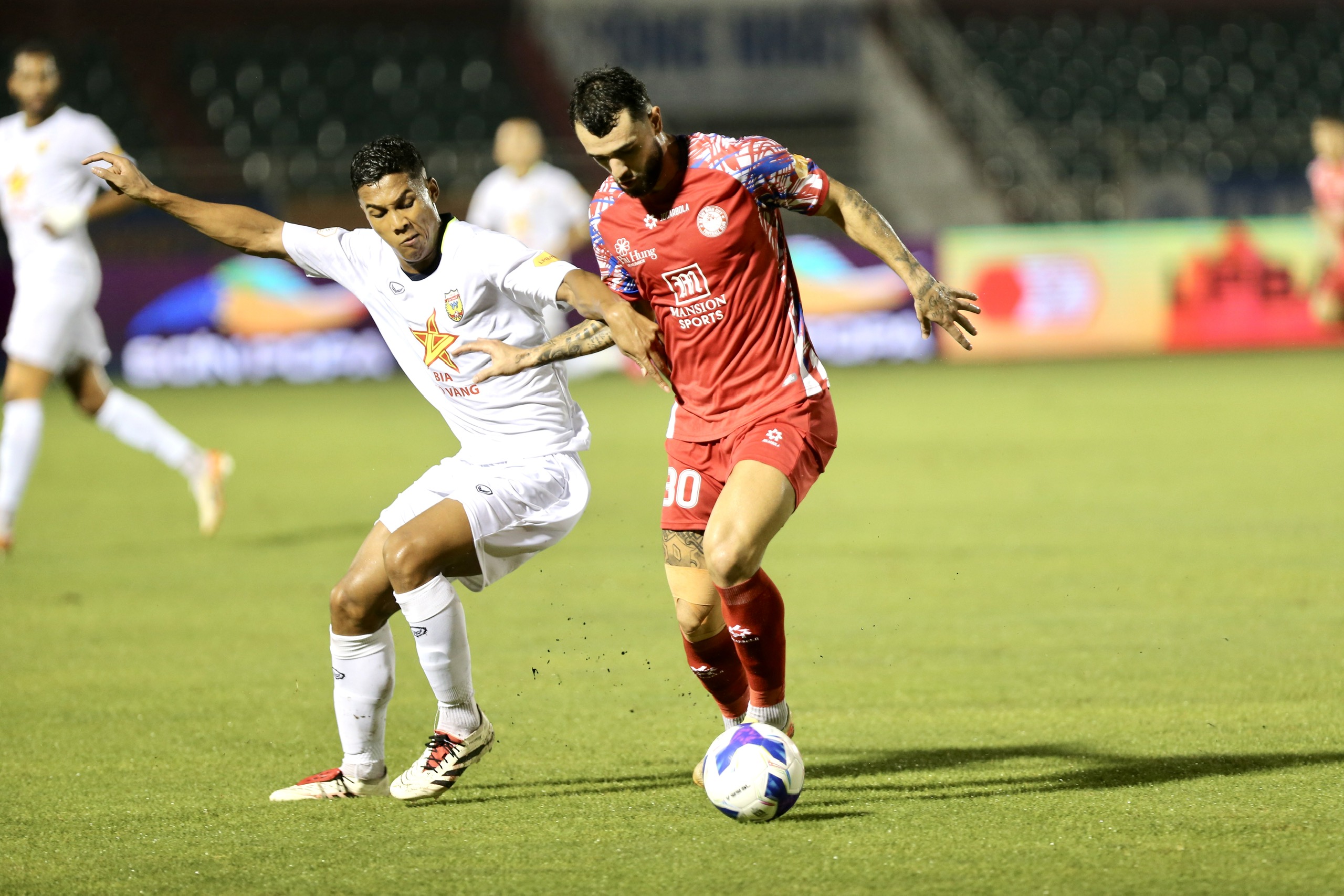 ສະໂມສອນ CAHN ລ່າຕົວດາວຍິງຊາວຫວຽດນາມ ຢູ່ຕ່າງປະເທດ HAGL: ຄູຝຶກ Polking ສ້າງກອງເຫຼັກ - ພາບ 3. CLB CAHN 'săn' sao Việt kiều và ngọc quý HAGL: HLV Polking xây hàng thủ thép- Ảnh 3.