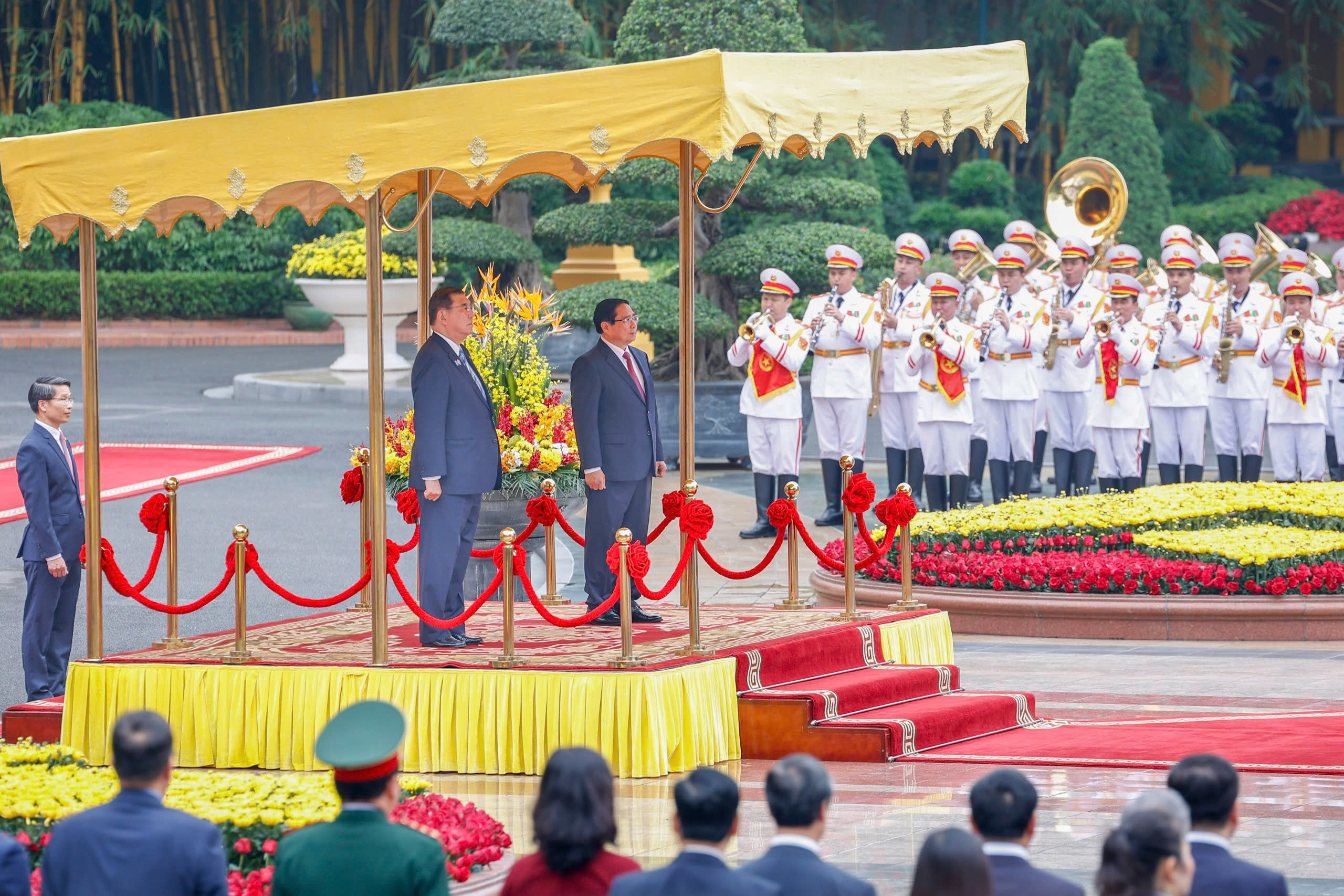 Thủ tướng Phạm Minh Chính chủ trì lễ đón Thủ tướng Nhật Bản Ishiba Shigeru- Ảnh 1.