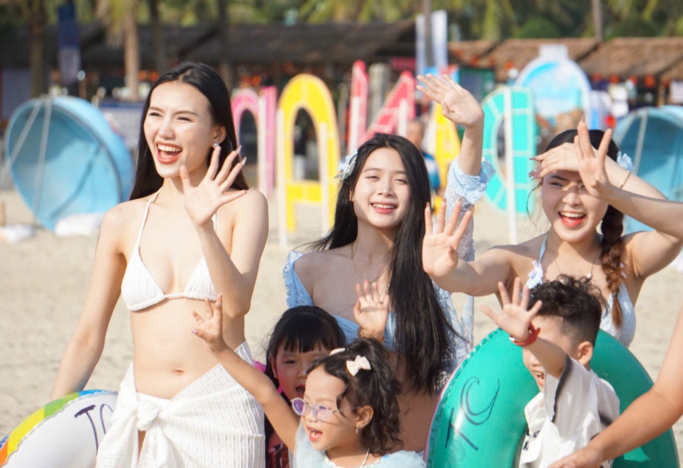 Trình diễn bikini, thi cứu hộ quốc tế cực 'cháy' tại biển Đà Nẵng- Ảnh 2. Trình diễn bikini, thi cứu hộ quốc tế cực 'cháy' tại biển Đà Nẵng- Ảnh 2.