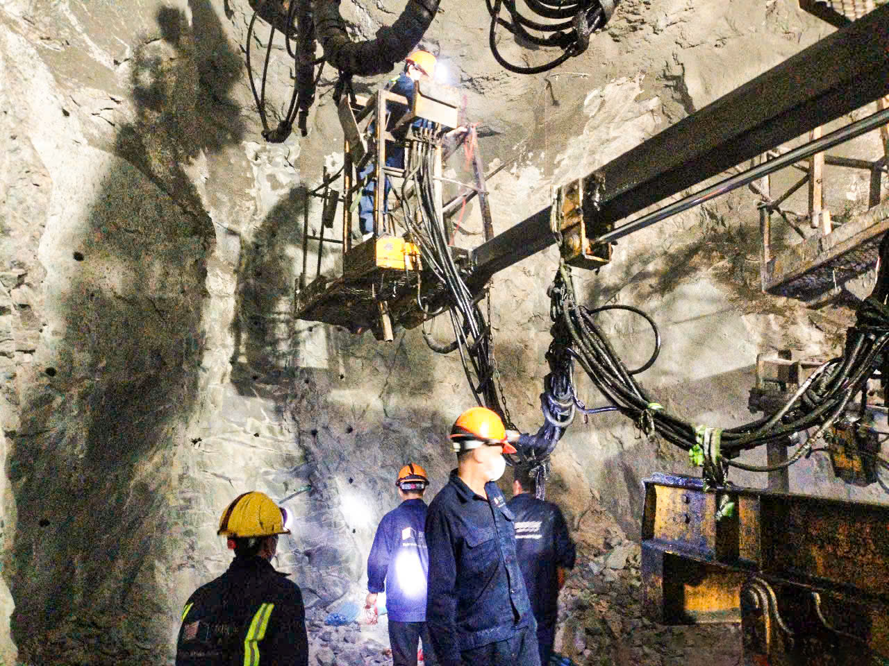 Cao tốc Quảng Ngãi - Hoài Nhơn đang bứt tốc - Ảnh 4. Cao tốc Quảng Ngãi - Hoài Nhơn đang bứt tốc - Ảnh 4.