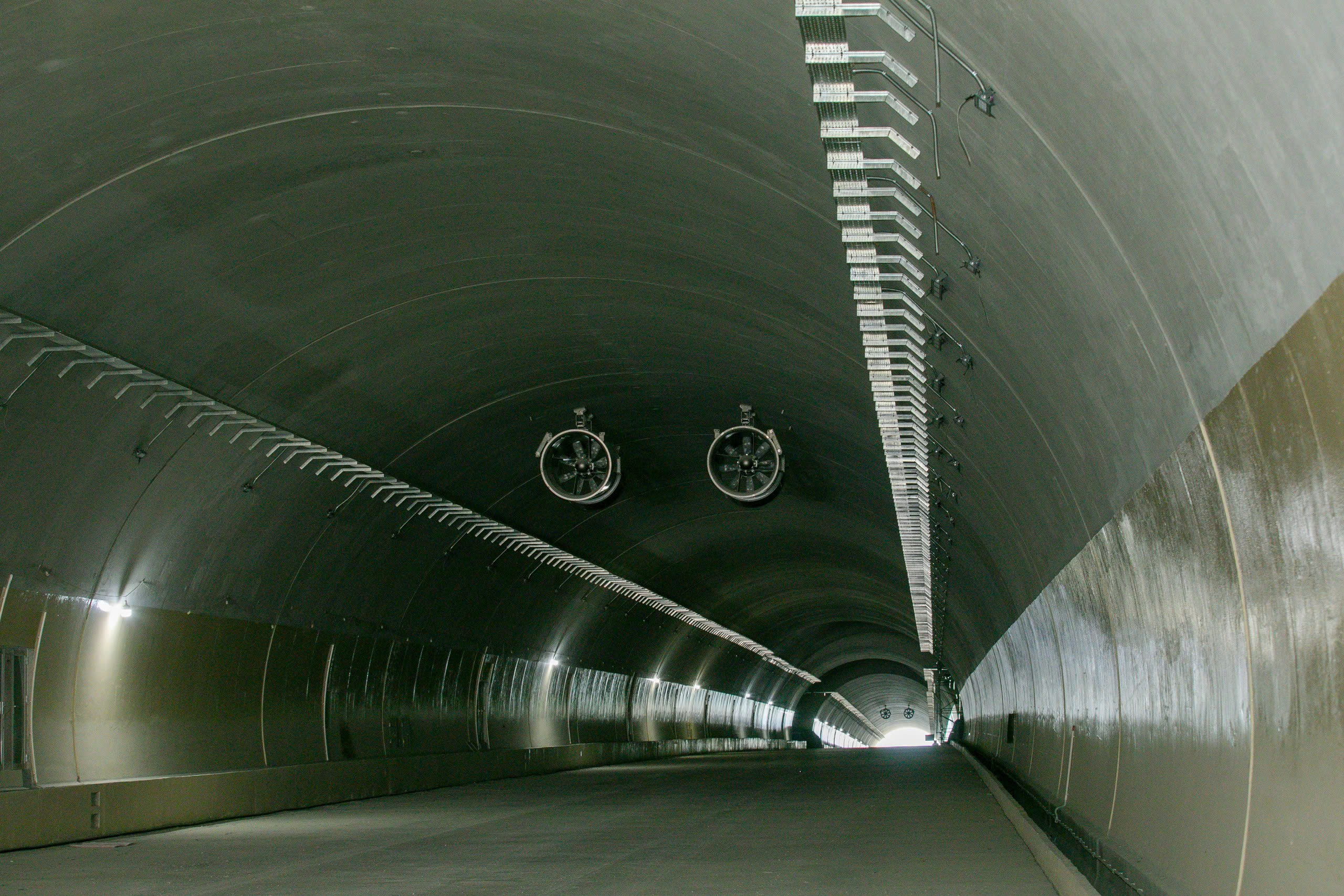 Cao tốc Quảng Ngãi - Hoài Nhơn đang bứt tốc - Ảnh 3. Cao tốc Quảng Ngãi - Hoài Nhơn đang bứt tốc - Ảnh 3.