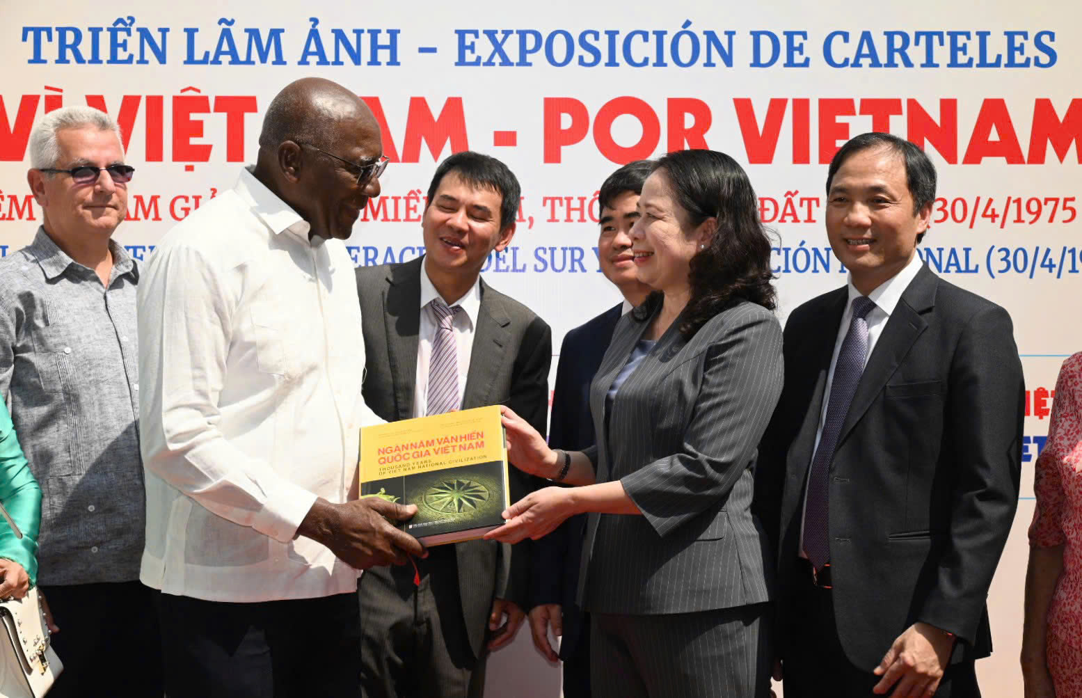 Triển lãm 'Vì Việt Nam' thắt chặt mối quan hệ hữu nghị Việt Nam - Cuba- Ảnh 1.