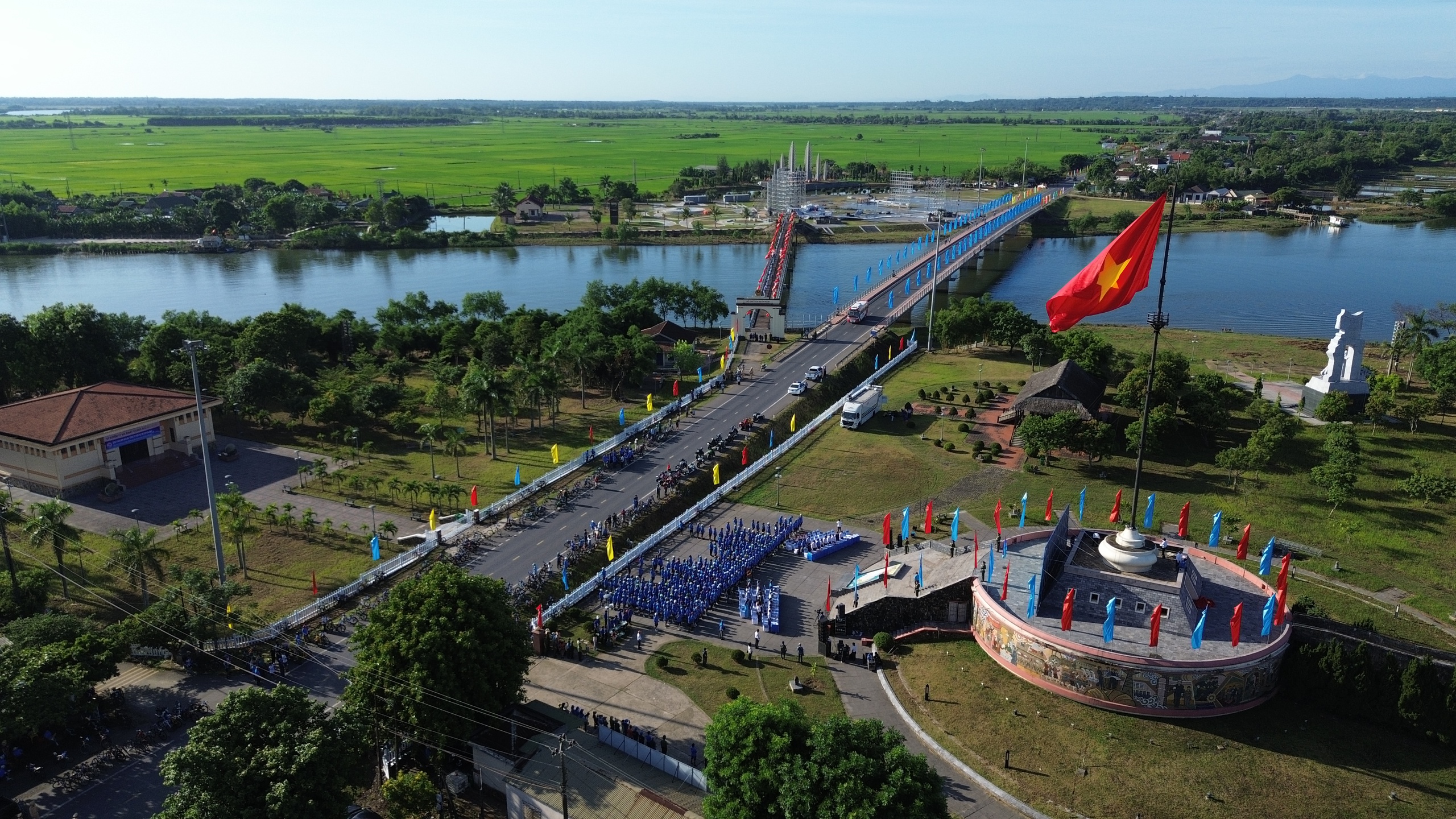 Chứng nhân Hiền Lương - Bến Hải: Từ biểu tượng thống nhất đến khát vọng hòa bình- Ảnh 5. Chứng nhân Hiền Lương - Bến Hải: Từ biểu tượng thống nhất đến khát vọng hòa bình- Ảnh 5.