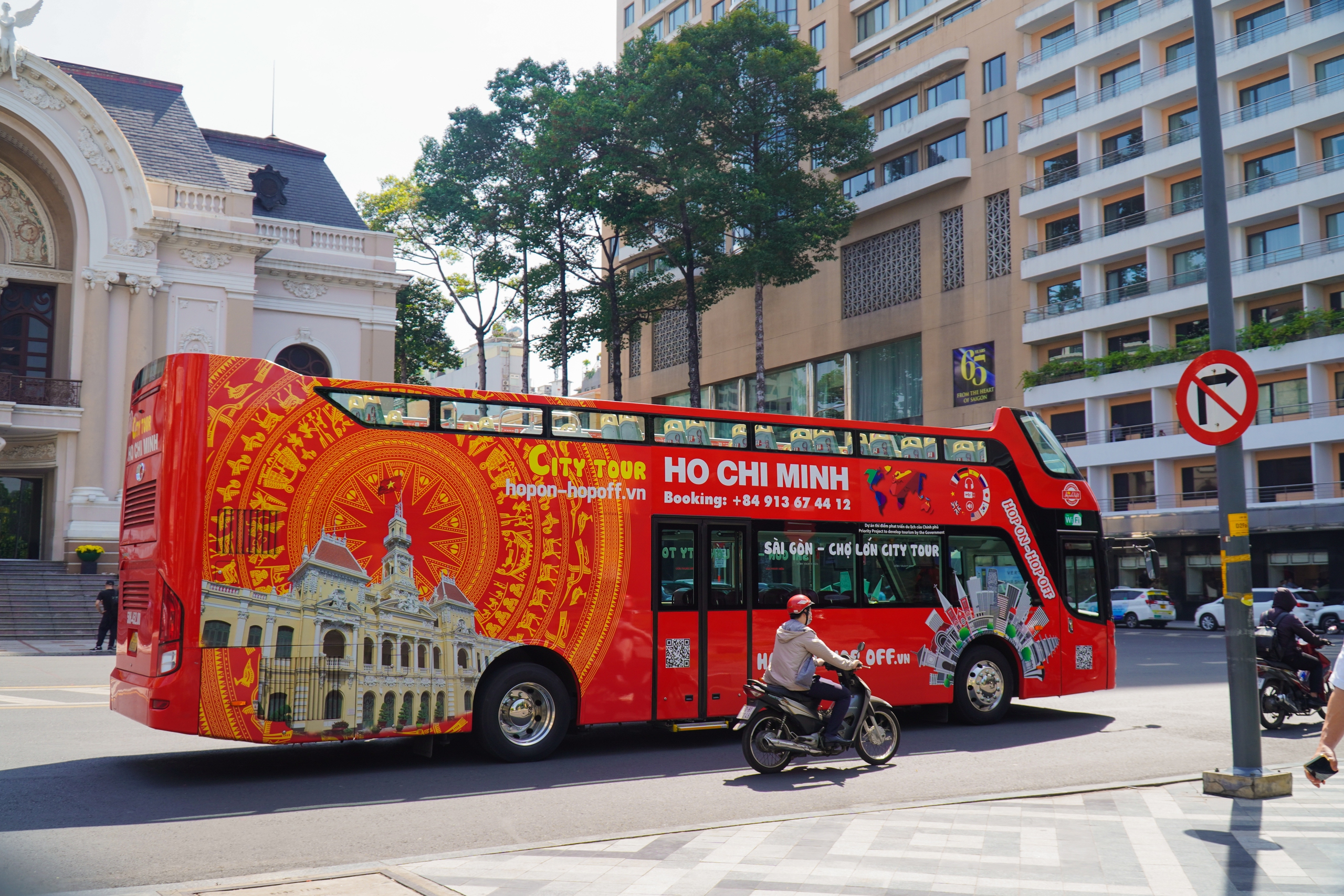 Những phương tiện di chuyển ở TP.HCM vừa tiện lợi vừa ngắm cảnh... - Ảnh 1.