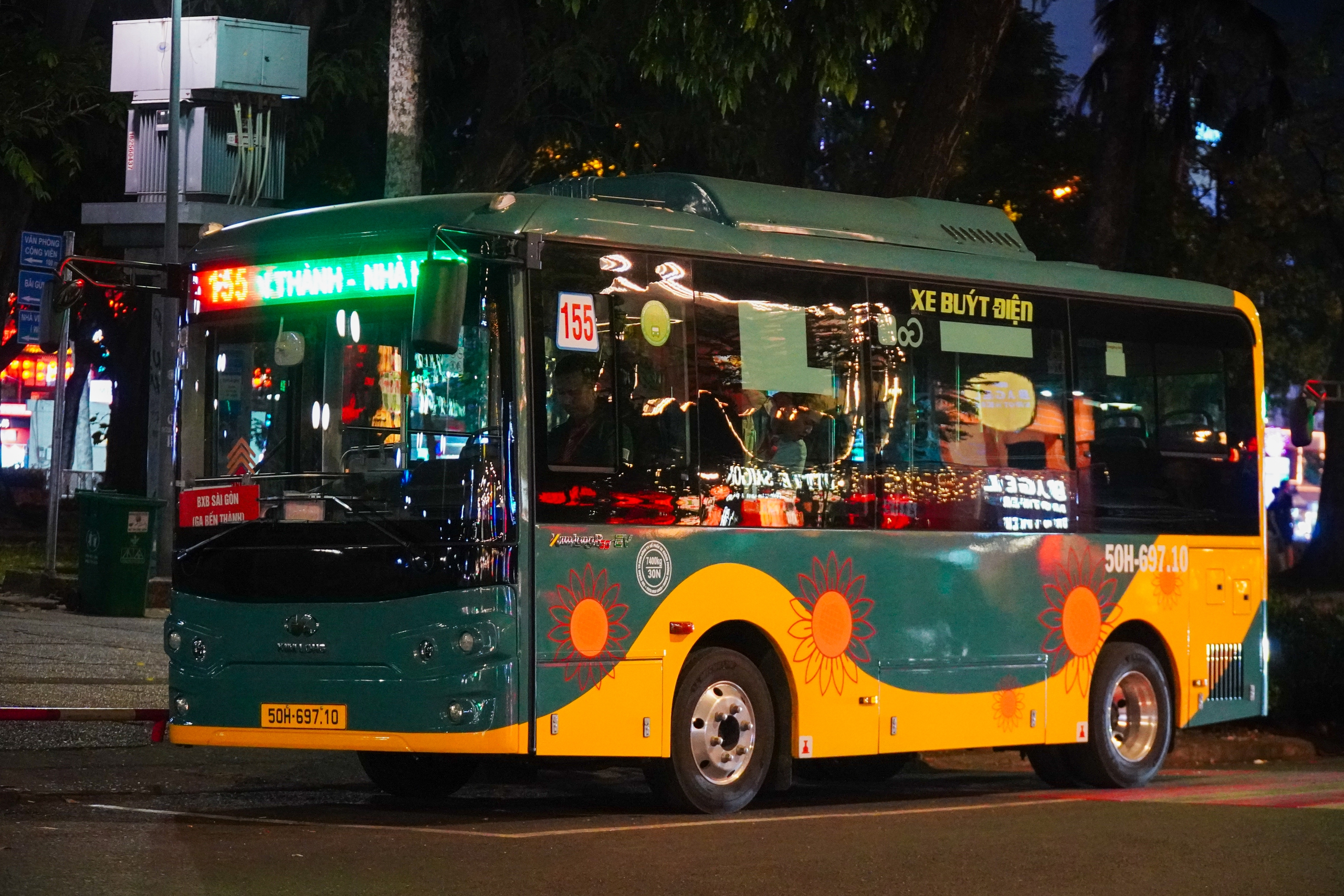 Những phương tiện di chuyển ở TP.HCM vừa tiện lợi vừa ngắm cảnh... - Ảnh 3.