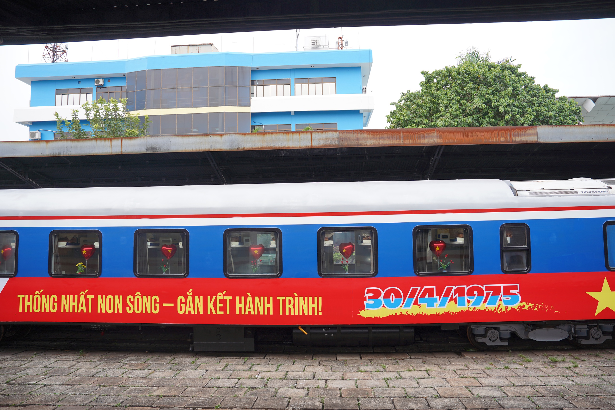 'Đoàn tàu Thống Nhất' đặc biệt khởi hành, kỷ niệm 50 năm đất nước thống nhất- Ảnh 3. 'Đoàn tàu Thống Nhất' đặc biệt khởi hành, kỷ niệm 50 năm đất nước thống nhất- Ảnh 3.