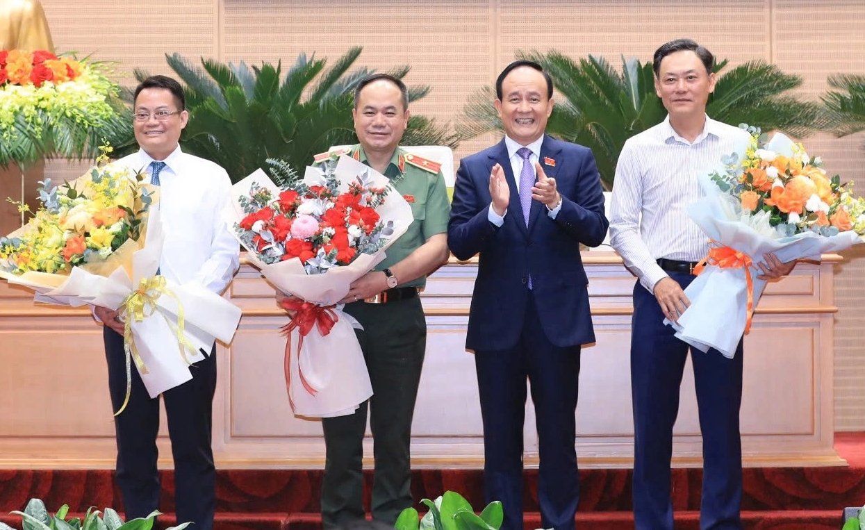 Thiếu tướng Nguyễn Thanh Tùng được bầu làm ủy viên UBND TP . Hà Nội nhiệm kỳ 2021 - 2026 - Ảnh 1.