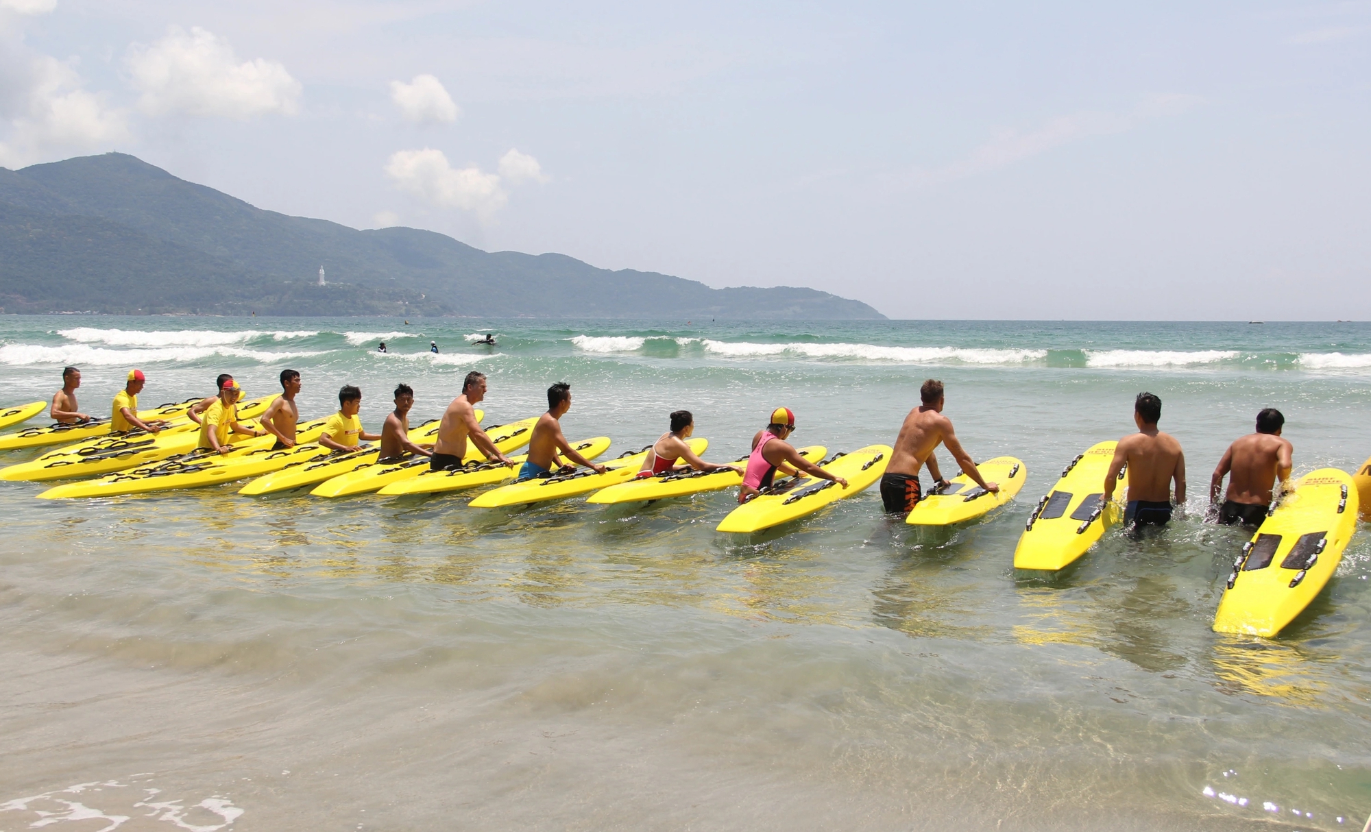Trình diễn bikini, thi cứu hộ quốc tế cực 'cháy' tại biển Đà Nẵng- Ảnh 8. Trình diễn bikini, thi cứu hộ quốc tế cực 'cháy' tại biển Đà Nẵng- Ảnh 8.