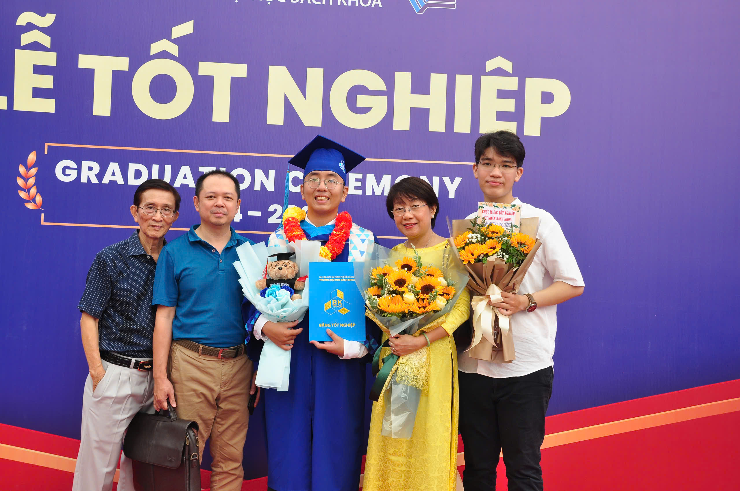 Nam sinh Trường ĐH Bách khoa tốt nghiệp đúng dịp 50 năm đất nước thống nhất - Ảnh 2.