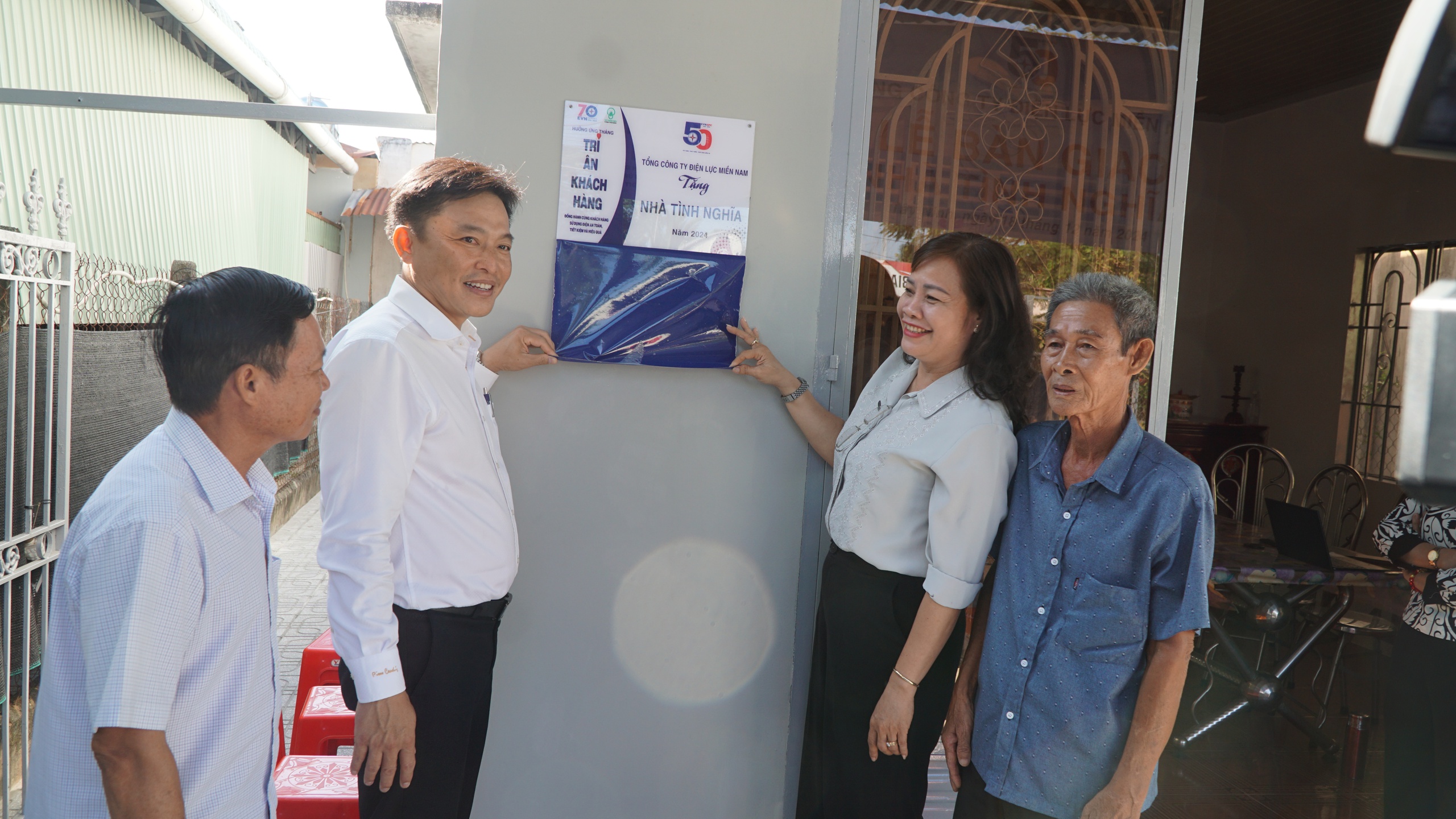 Điện sáng đến đâu - Nhà đẹp tới đó- Ảnh 2. Điện sáng đến đâu - Nhà đẹp tới đó- Ảnh 2.