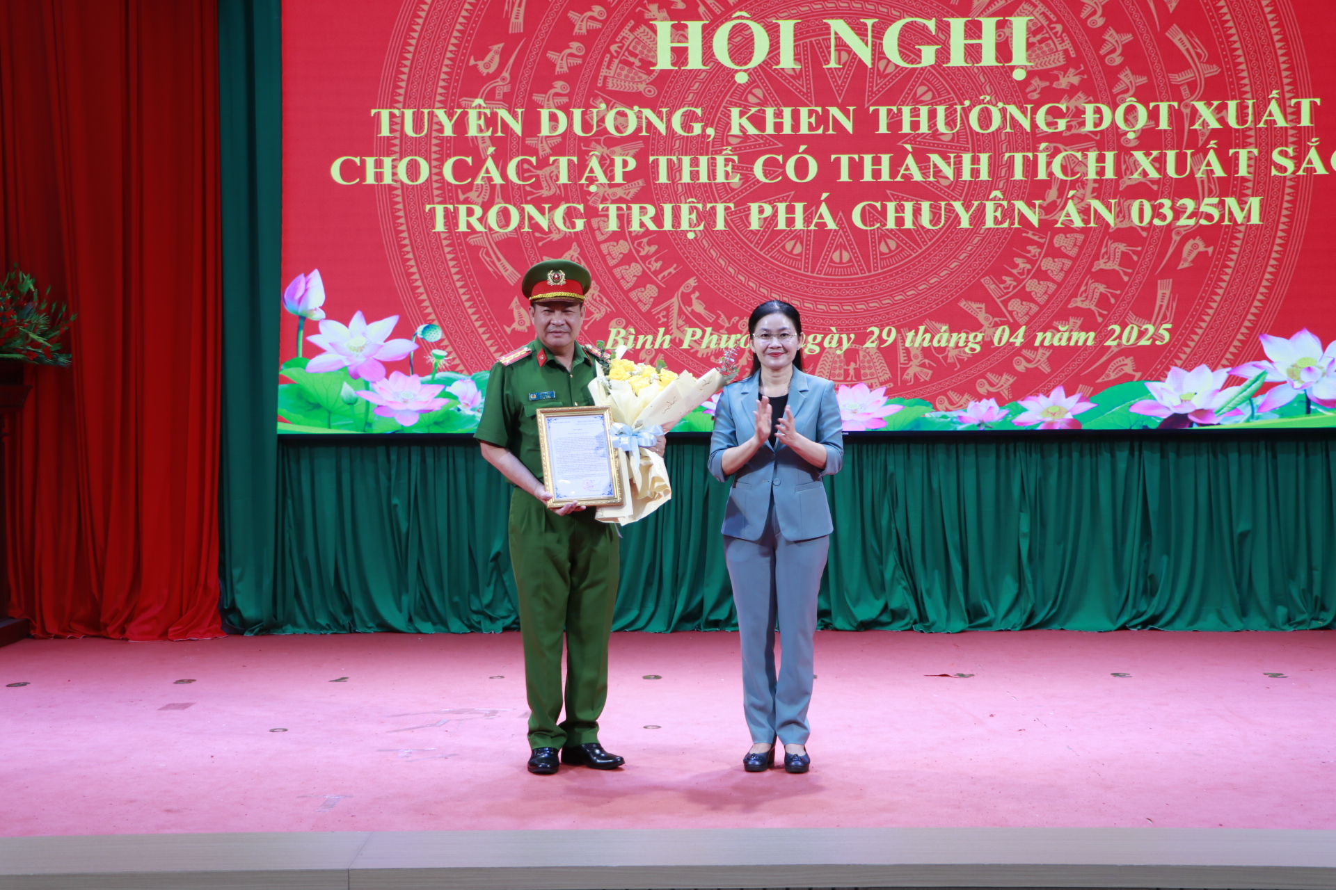 Bình Phước: Khen thưởng đột xuất chuyên án thu giữ hơn 55 kg ma túy - Ảnh 1.