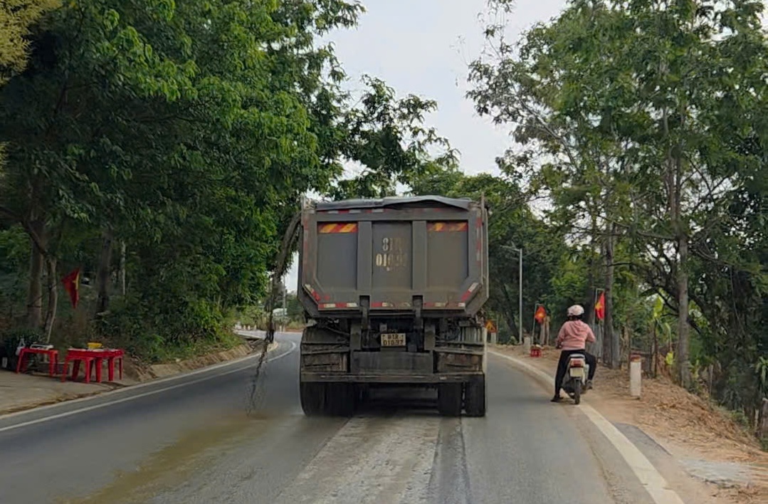 Xử lý doanh nghiệp vi phạm khai thác cát gây ô nhiễm môi trường ở Kon Tum - Ảnh 1. Xử lý doanh nghiệp vi phạm khai thác cát gây ô nhiễm môi trường ở Kon Tum - Ảnh 1.