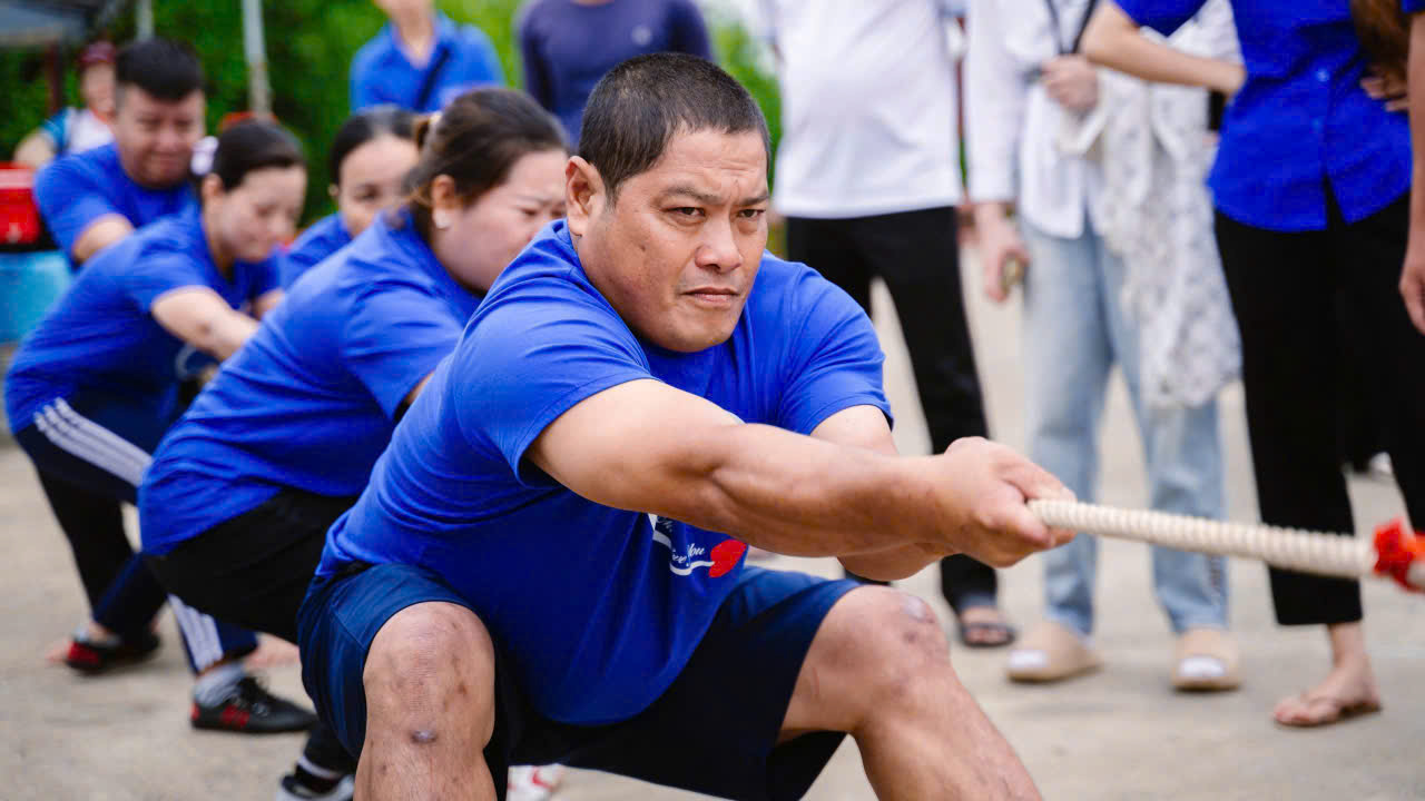 ប្រជាជនកាម៉ៅគោរពវិញ្ញាណក្ខន្ធបុព្វបុរសជាតិ ដោយងាកមើលទៅរកឫសគល់នៃប្រជាជាតិ - រូបថតទី ៥។ Người dân Cà Mau tri ân Quốc tổ, hướng về cội nguồn dân tộc- Ảnh 5.