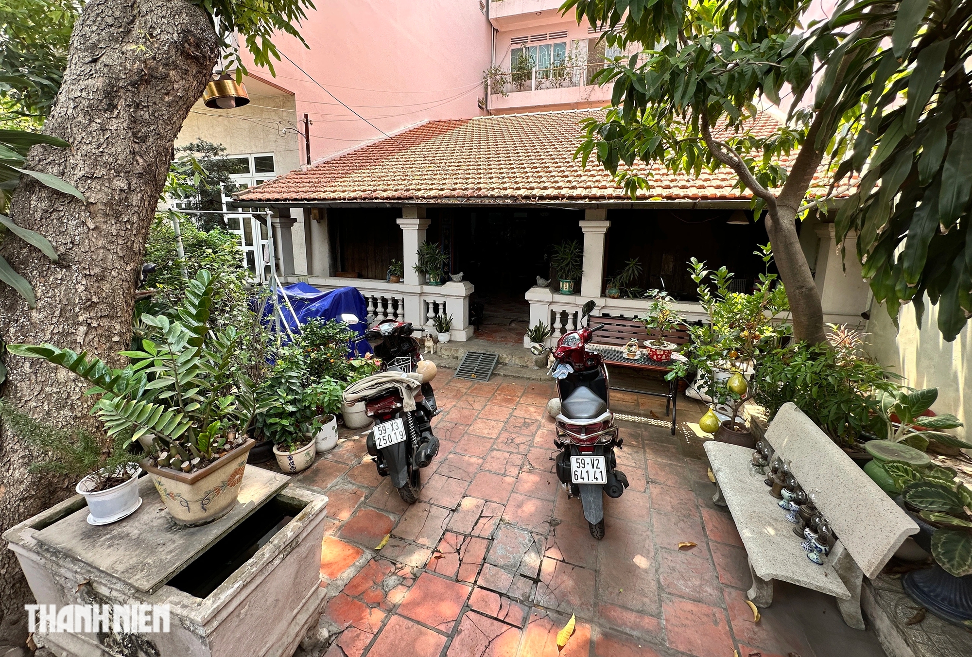 Bên trong nhà cổ Nam bộ 118 năm tuổi ở TP.HCM tồn tại qua 2 cuộc chiến tranh có gì?- Ảnh 1. Bên trong nhà cổ Nam bộ 118 năm tuổi ở TP.HCM tồn tại qua 2 cuộc chiến tranh có gì?- Ảnh 1.