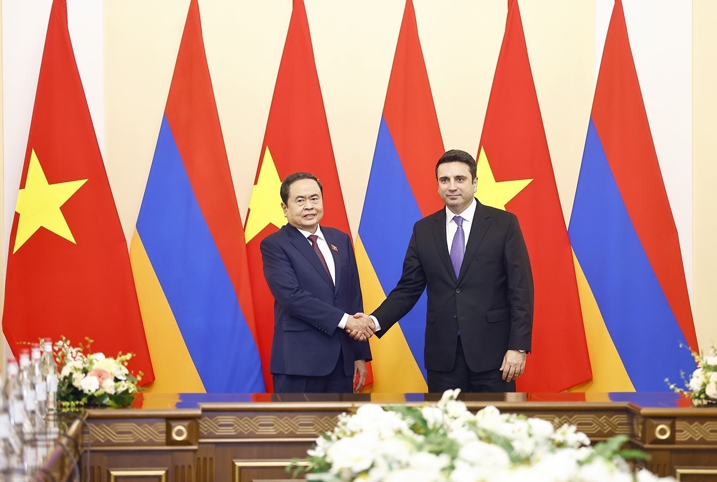 Chủ tịch Quốc hội Trần Thanh Mẫn hội đàm với Chủ tịch Quốc hội Armenia - Ảnh 1.