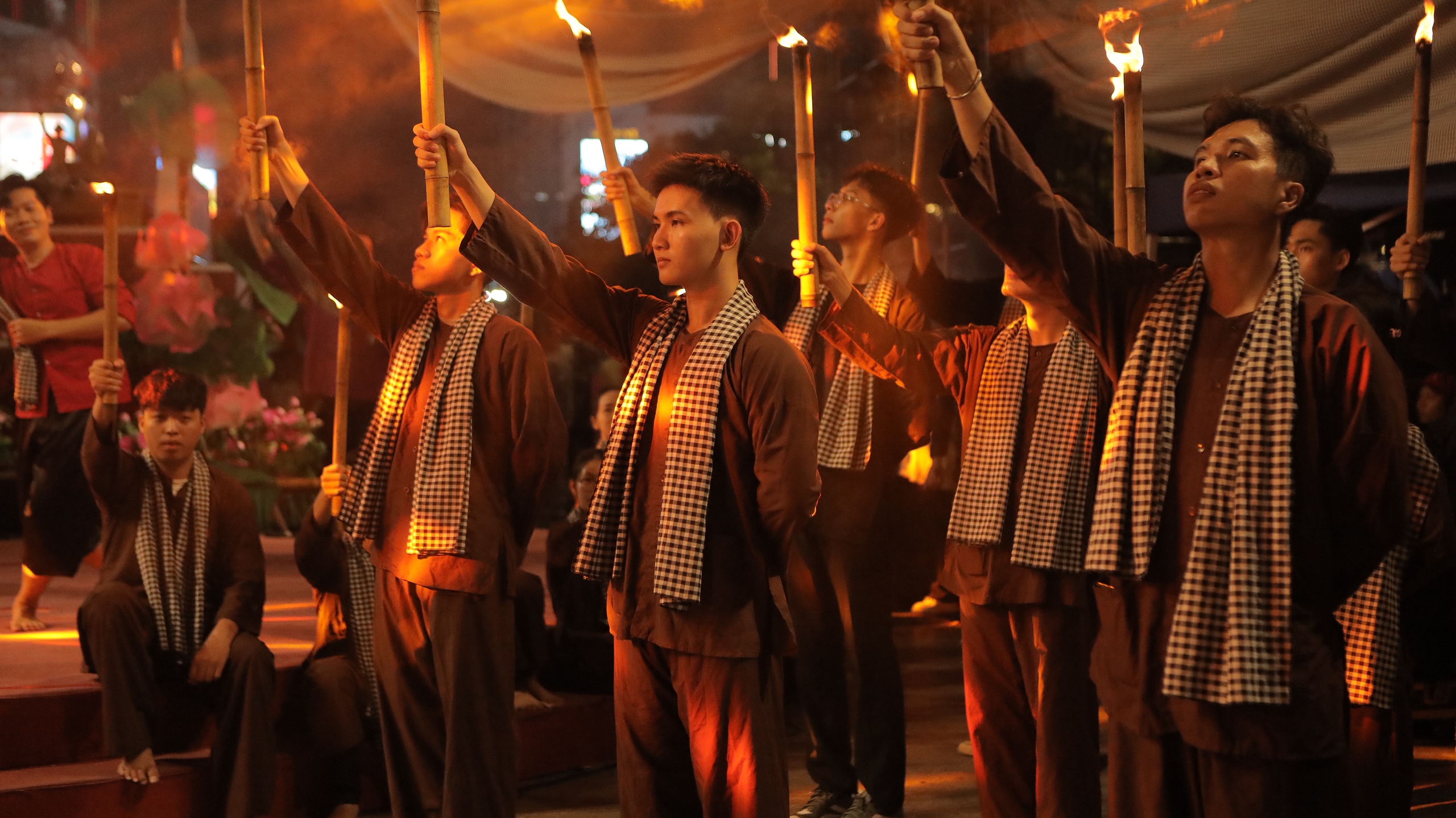 'Biển người' đổ về phố đi bộ Nguyễn Huệ tham dự 'Sắc m&agrave;u th&agrave;nh phố B&aacute;c'- Ảnh 5.