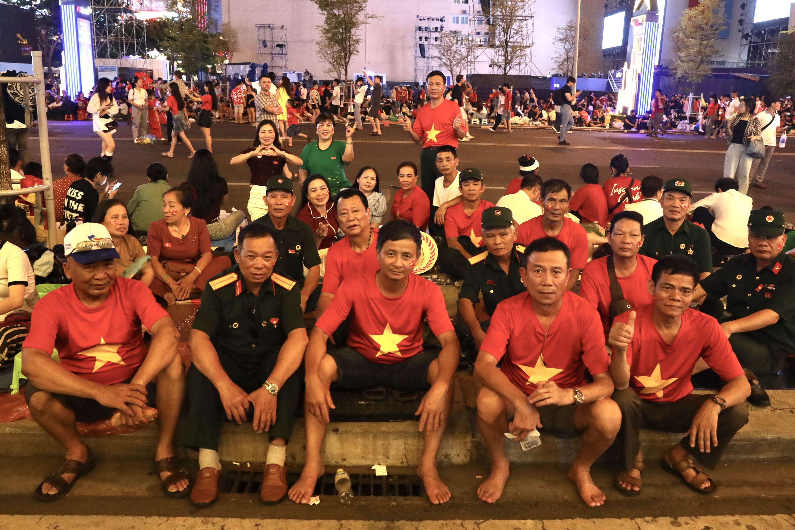 'Không thể bỏ lỡ ngày vui': Hành trình xuyên Việt của 28 cựu chiến binh dự lễ 30.4 - Ảnh 3.