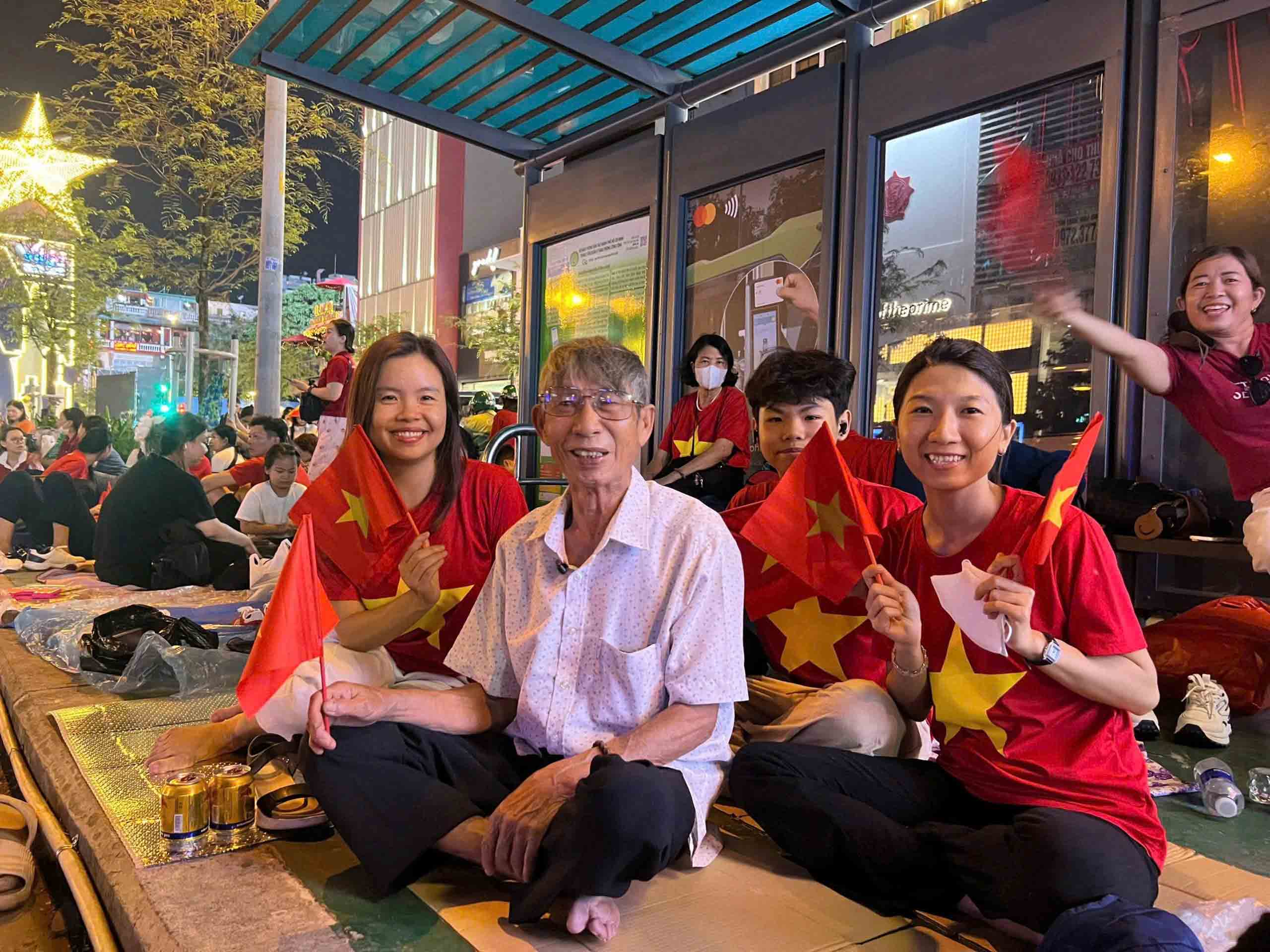 50 Năm đất nước thống nhất: Trái tim rực lửa tự hào của triệu người dân - Ảnh 3. 50 Năm đất nước thống nhất: Trái tim rực lửa tự hào của triệu người dân - Ảnh 3.