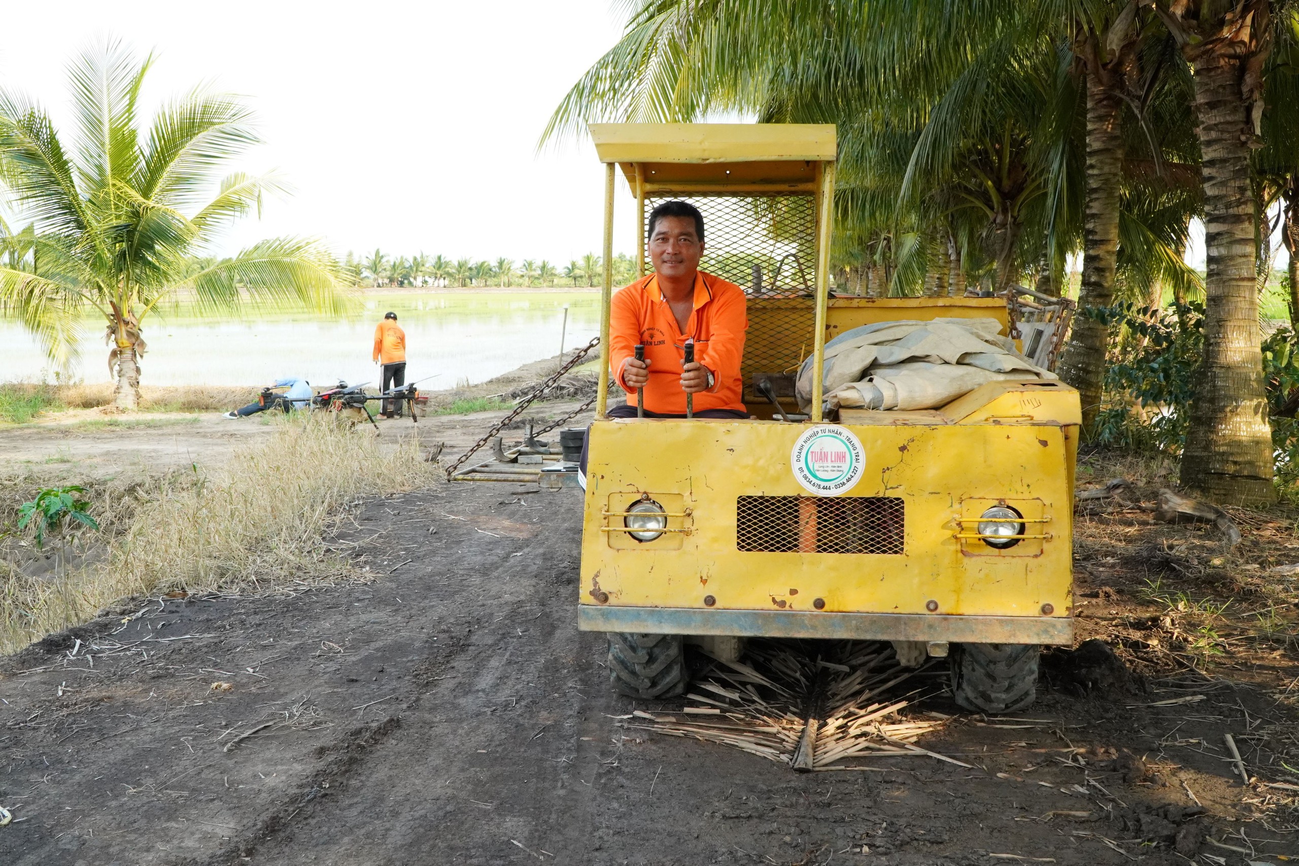 Tuấn 'hai lúa' trên cánh đồng 500 ha - Ảnh 6.