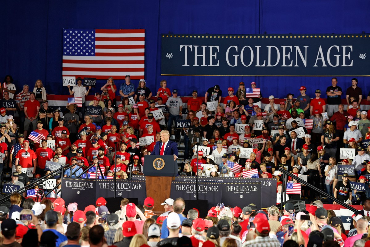 Tổng thống Trump tự hào thành tựu 100 ngày đầu nhiệm kỳ- Ảnh 1. Tổng thống Trump tự hào thành tựu 100 ngày đầu nhiệm kỳ- Ảnh 1.