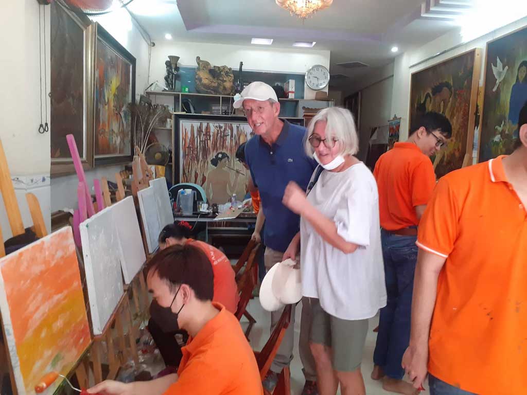 Âm thanh hội họa: Hành trình của họa sĩ Võ Văn Y và những em câm điếc - Ảnh 4. Âm thanh hội họa: Hành trình của họa sĩ Võ Văn Y và những em câm điếc - Ảnh 4.