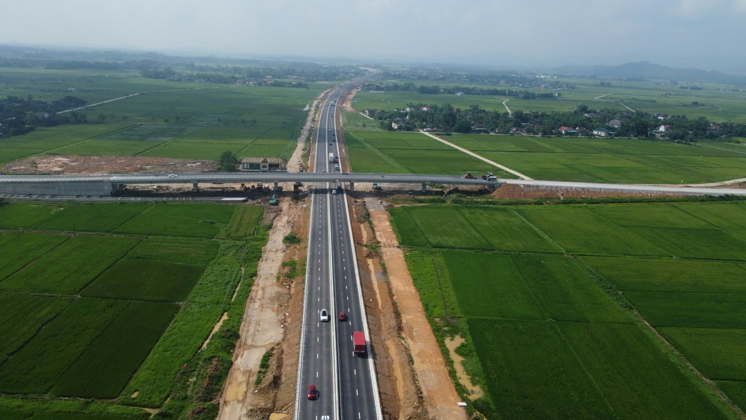 Tuyến cao tốc 17.300 tỉ đồng qua Hà Tĩnh thông thoáng trong ngày đầu nghỉ lễ - Ảnh 2.