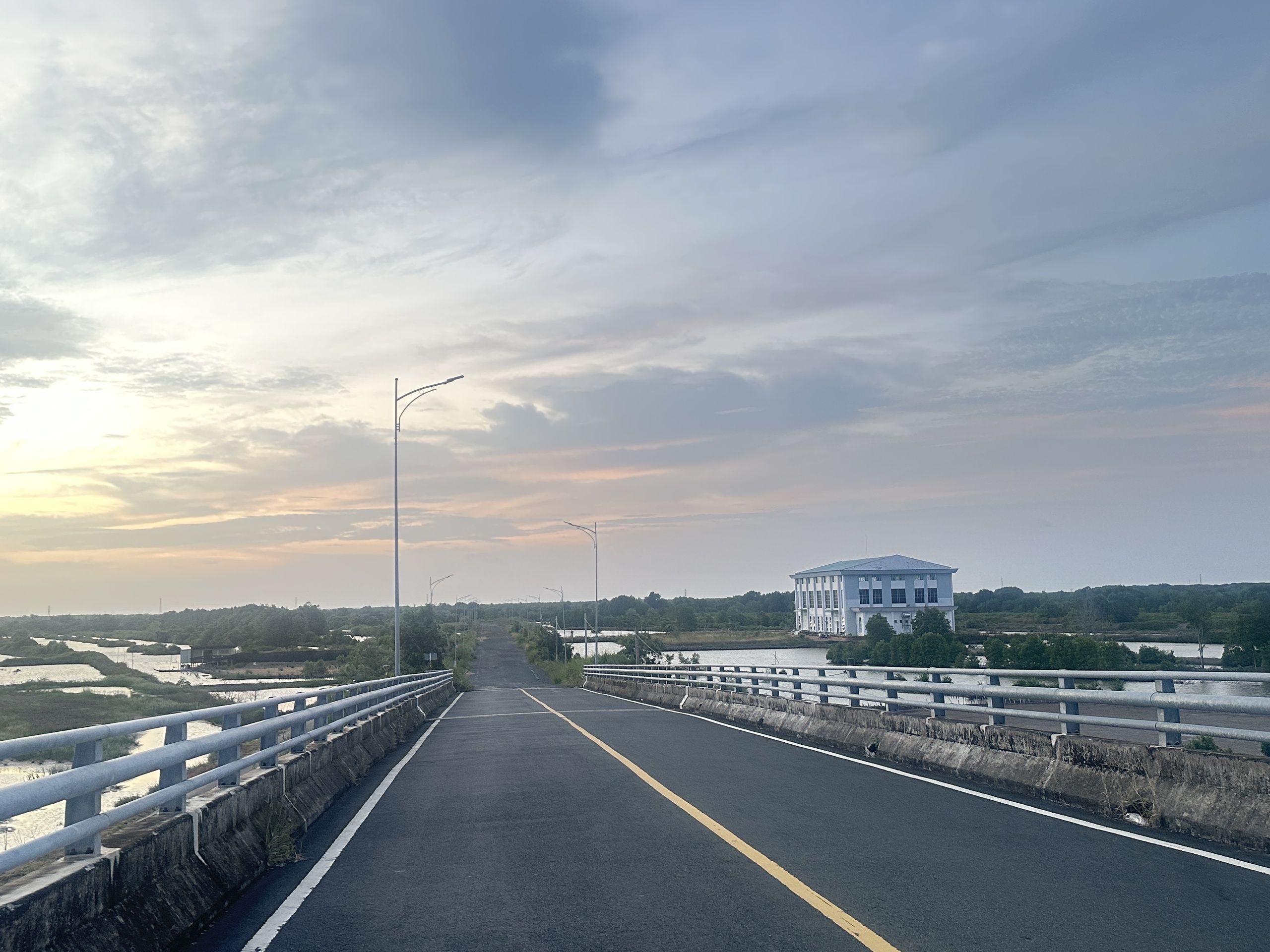 Điều chỉnh quy hoạch Khu kinh tế Năm Căn để đón làn sóng phát triển mới- Ảnh 1. Điều chỉnh quy hoạch Khu kinh tế Năm Căn để đón làn sóng phát triển mới- Ảnh 1.