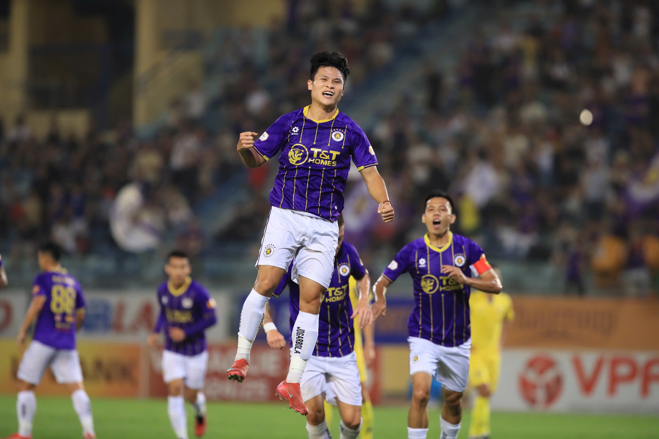 Lịch thi đấu vòng 21 V-League: HAGL trụ hạng nếu thắng, lộ diện nhà vô địch ở Hàng Đẫy? Lịch thi đấu vòng 21 V-League: HAGL trụ hạng nếu thắng, lộ diện nhà vô địch ở Hàng Đẫy?