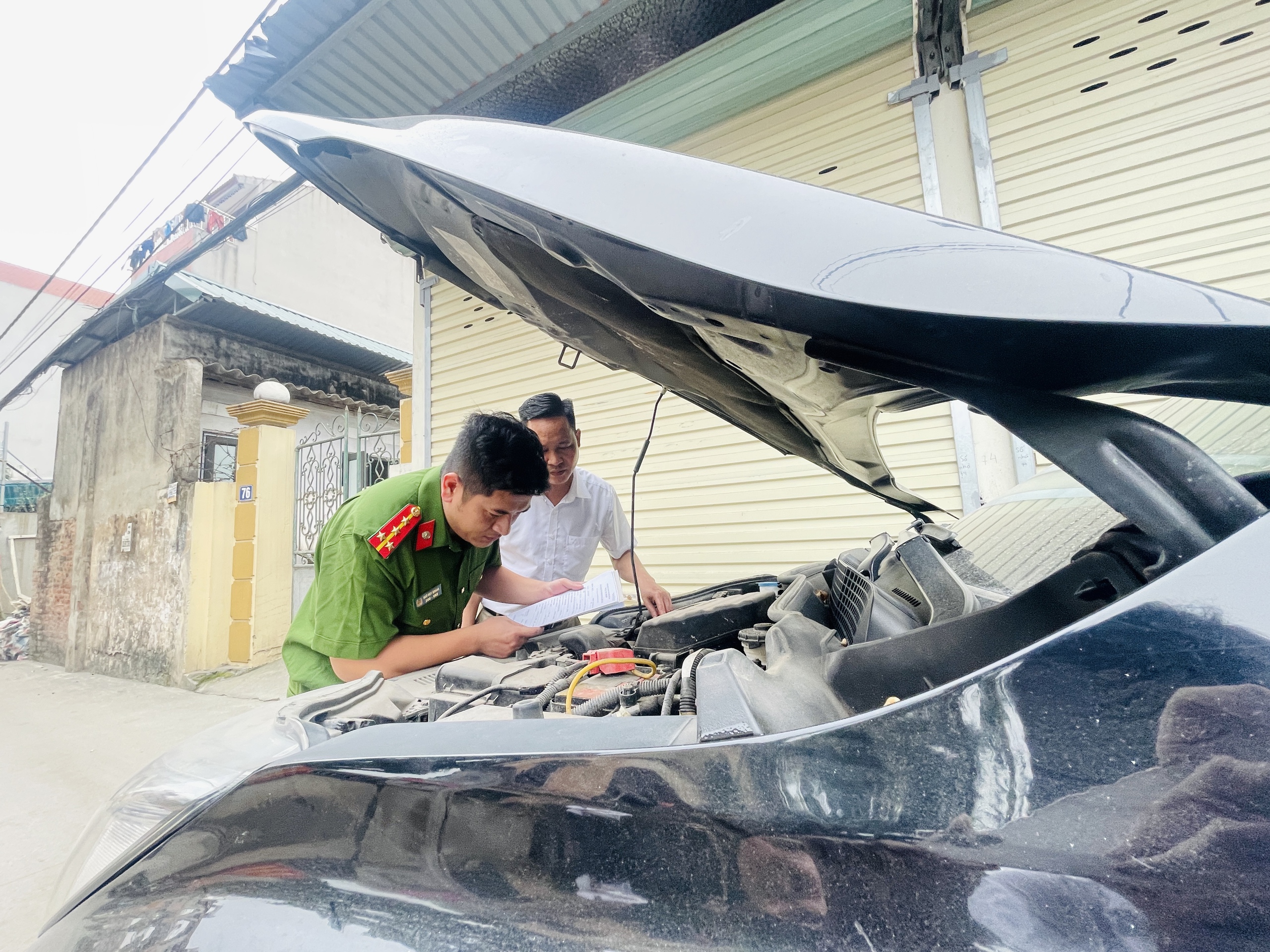 Người dân vui vì được phục vụ ngay tại xã, đăng ký xe trong ‘một nốt nhạc’ - Ảnh 6.