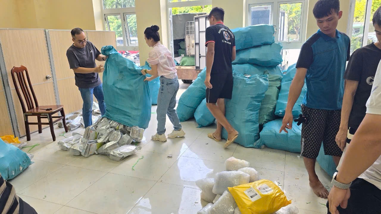 Khám phá đường dây bán thuốc Đại Tràng giả thu bất chính hơn 20 tỉ đồng - Ảnh 2. Khám phá đường dây bán thuốc Đại Tràng giả thu bất chính hơn 20 tỉ đồng - Ảnh 2.