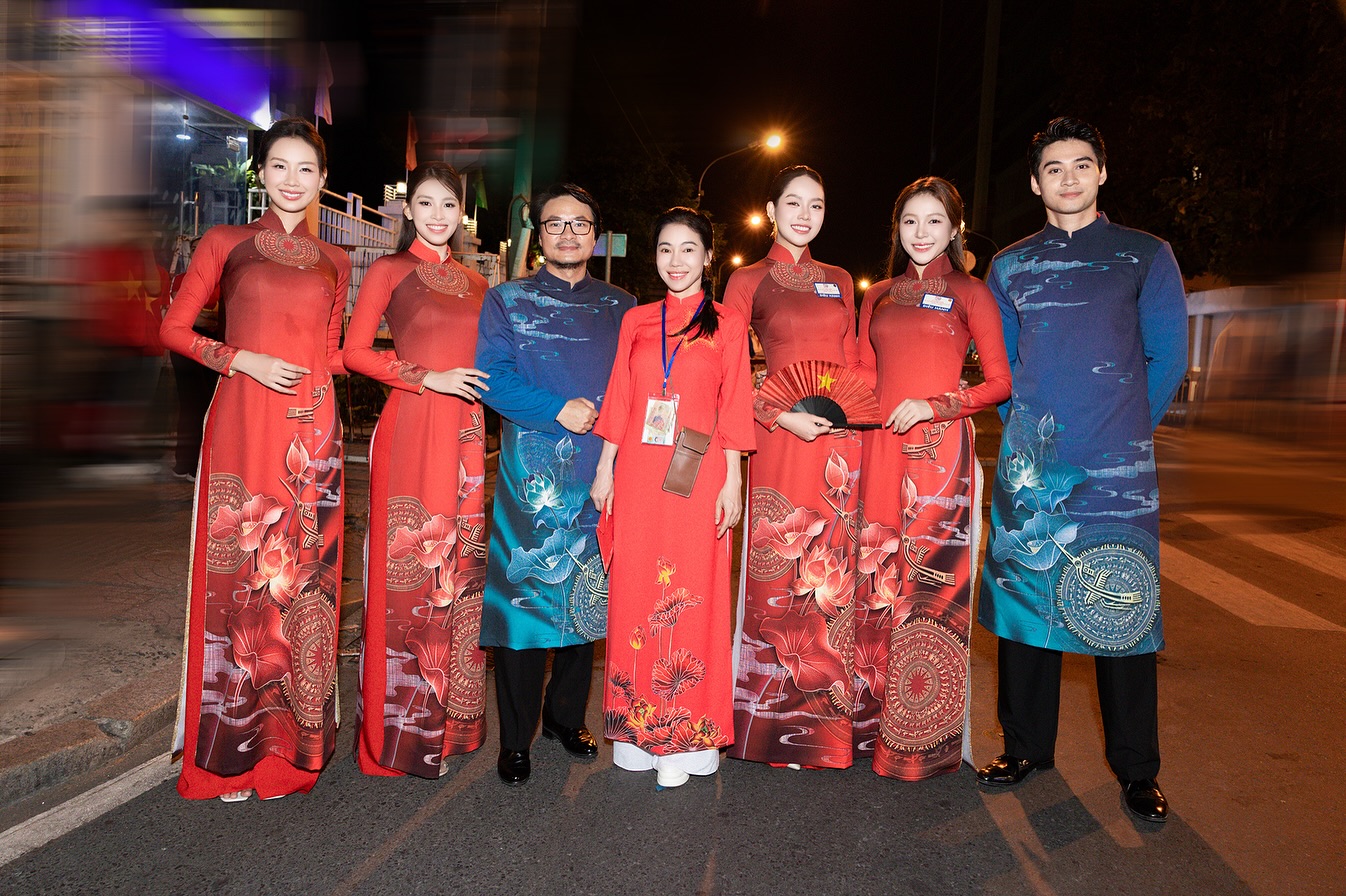 Lan Ngọc, H'Hen Niê có mặt từ sớm chuẩn bị diễu hành, chia sẻ gây xúc động- Ảnh 2. Lan Ngọc, H'Hen Niê có mặt từ sớm chuẩn bị diễu hành, chia sẻ gây xúc động- Ảnh 2.