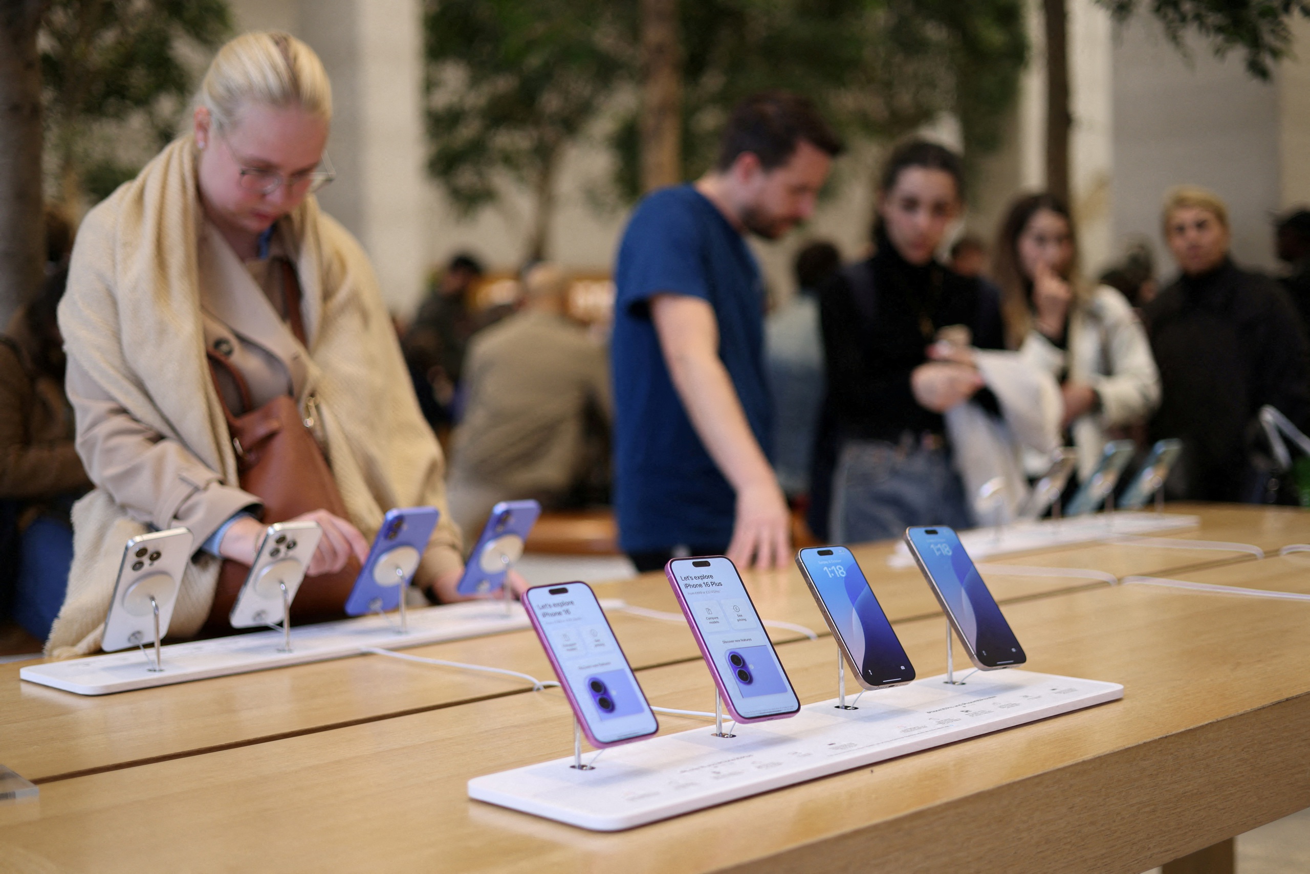 Vì thuế quan của ông Trump, iPhone sẽ vượt ngưỡng 60 triệu đồng? - Ảnh 1.
