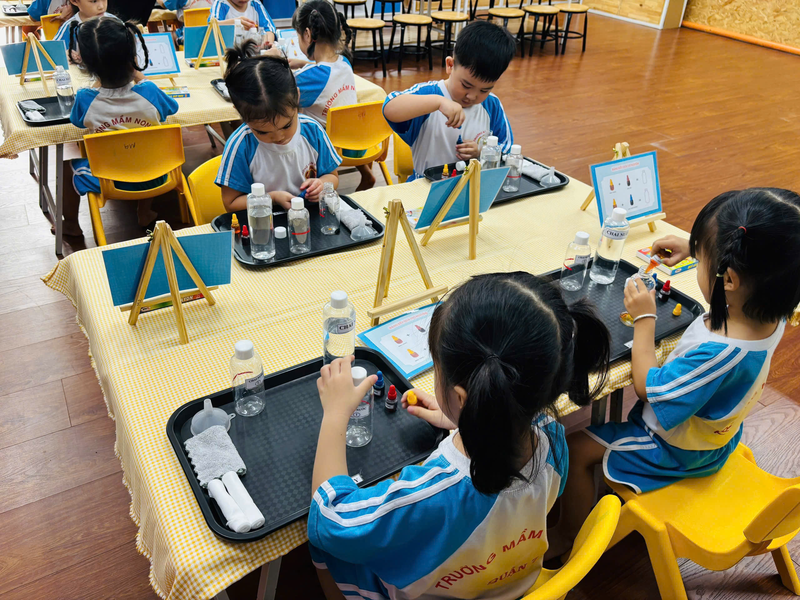 4 ch&uacute; &yacute; an to&agrave;n khi trẻ kh&aacute;m ph&aacute; khoa học qua thực h&agrave;nh
