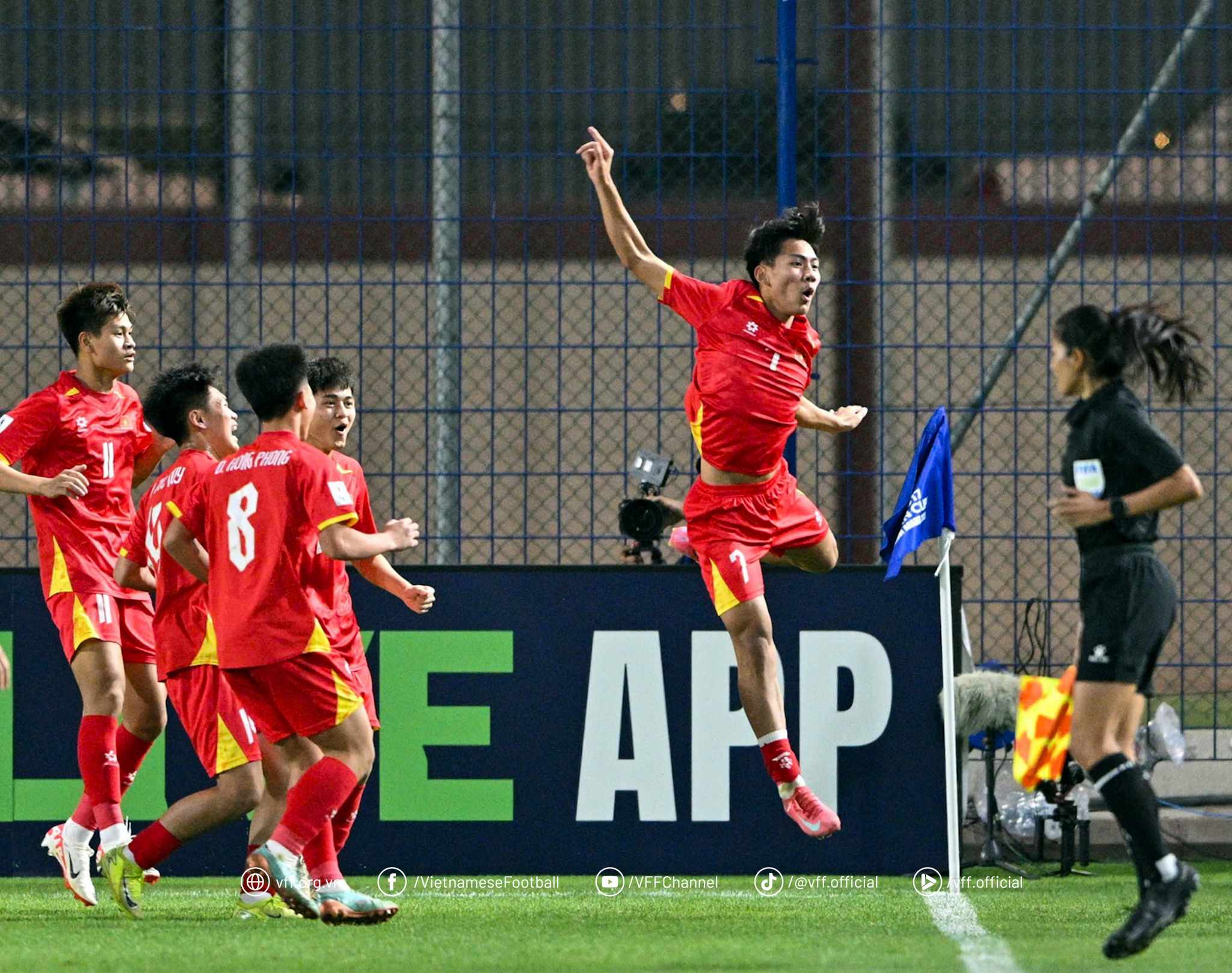 HLV Roland: 'U.17 Việt Nam đã cho cả thế giới thấy năng lực của mình'- Ảnh 5.