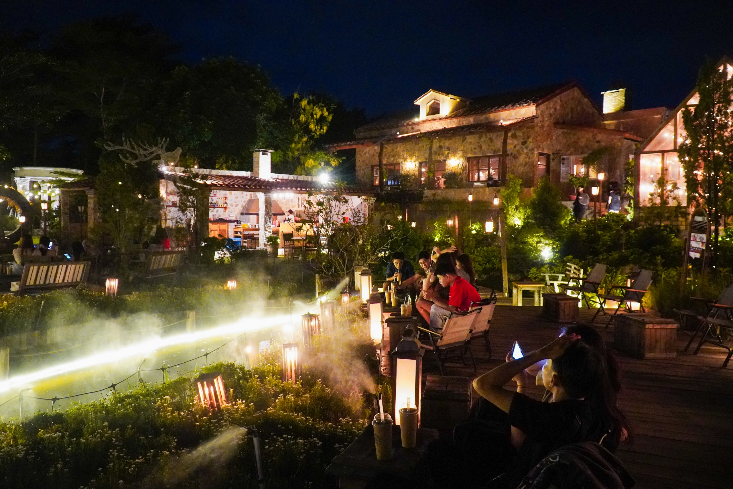 Những quán cà phê view sông “hót hòn họt” không thể bỏ lỡ - Ảnh 6.