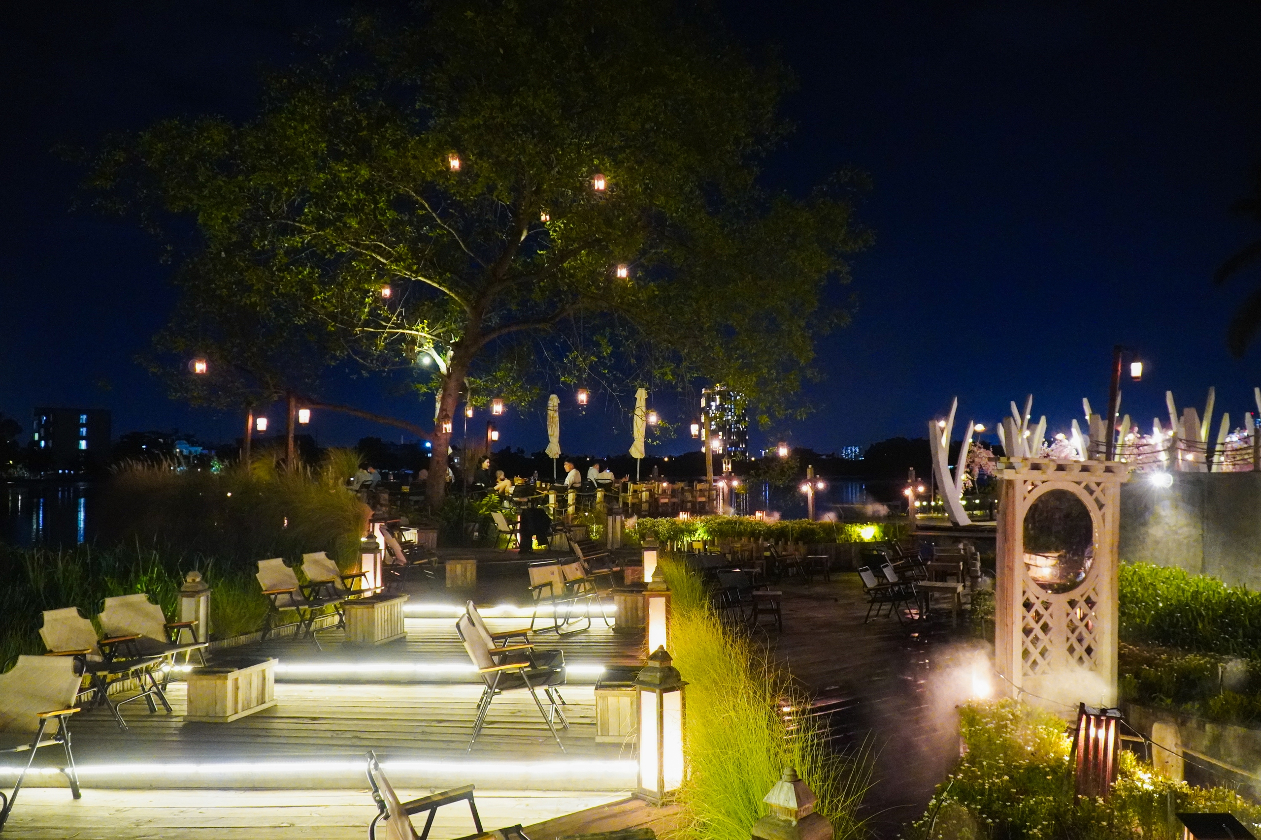 Những quán cà phê view sông “hót hòn họt” không thể bỏ lỡ - Ảnh 5.