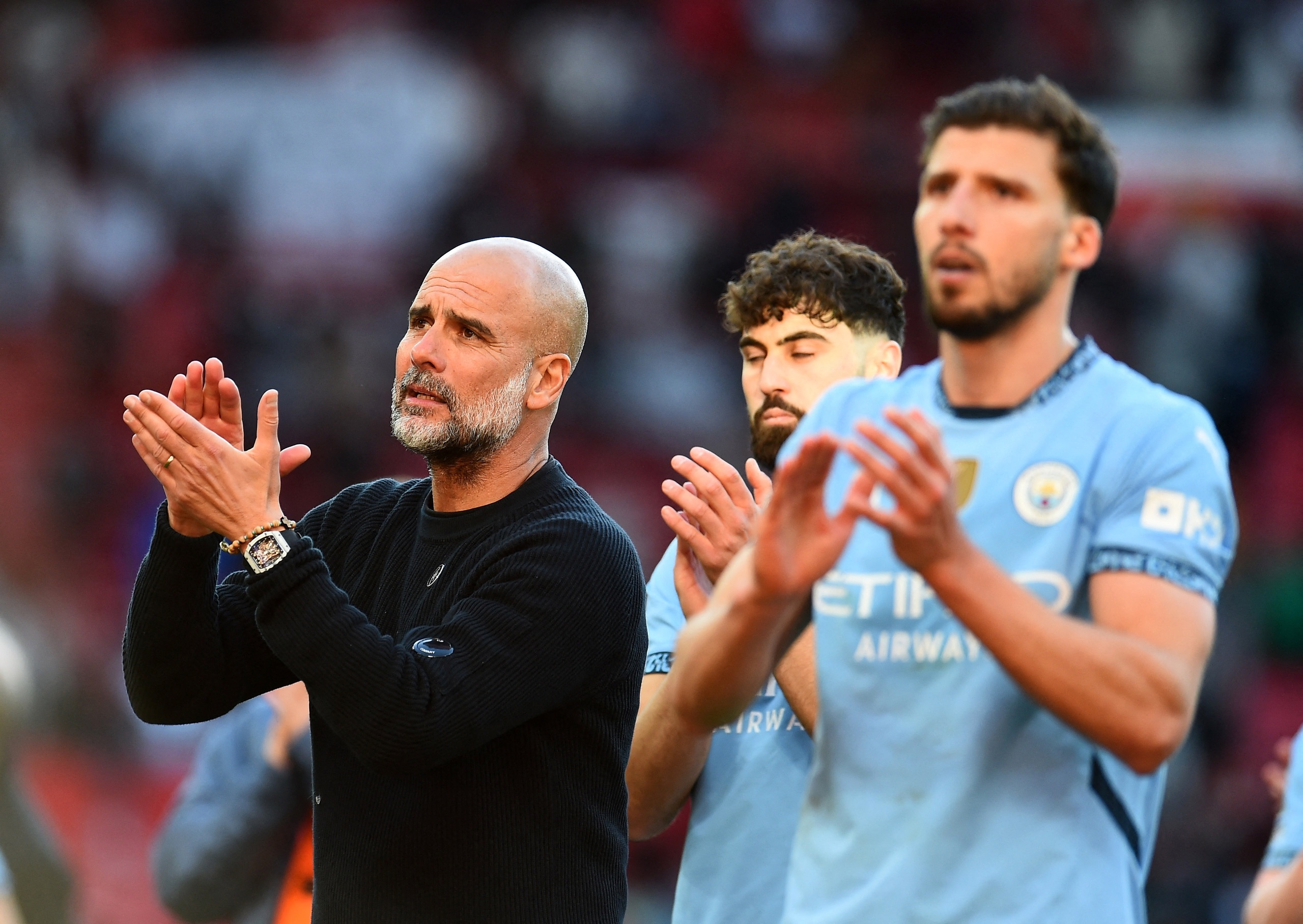 Pelatih Pep Guardiola kesal setelah derby Manchester yang kurang bersemangat: Aneh kalau dia tidak kesal! - Foto 1. HLV Pep Guardiola bức xúc sau trận derby Manchester nhạt nhòa: Không bức xúc mới lạ!- Ảnh 1.