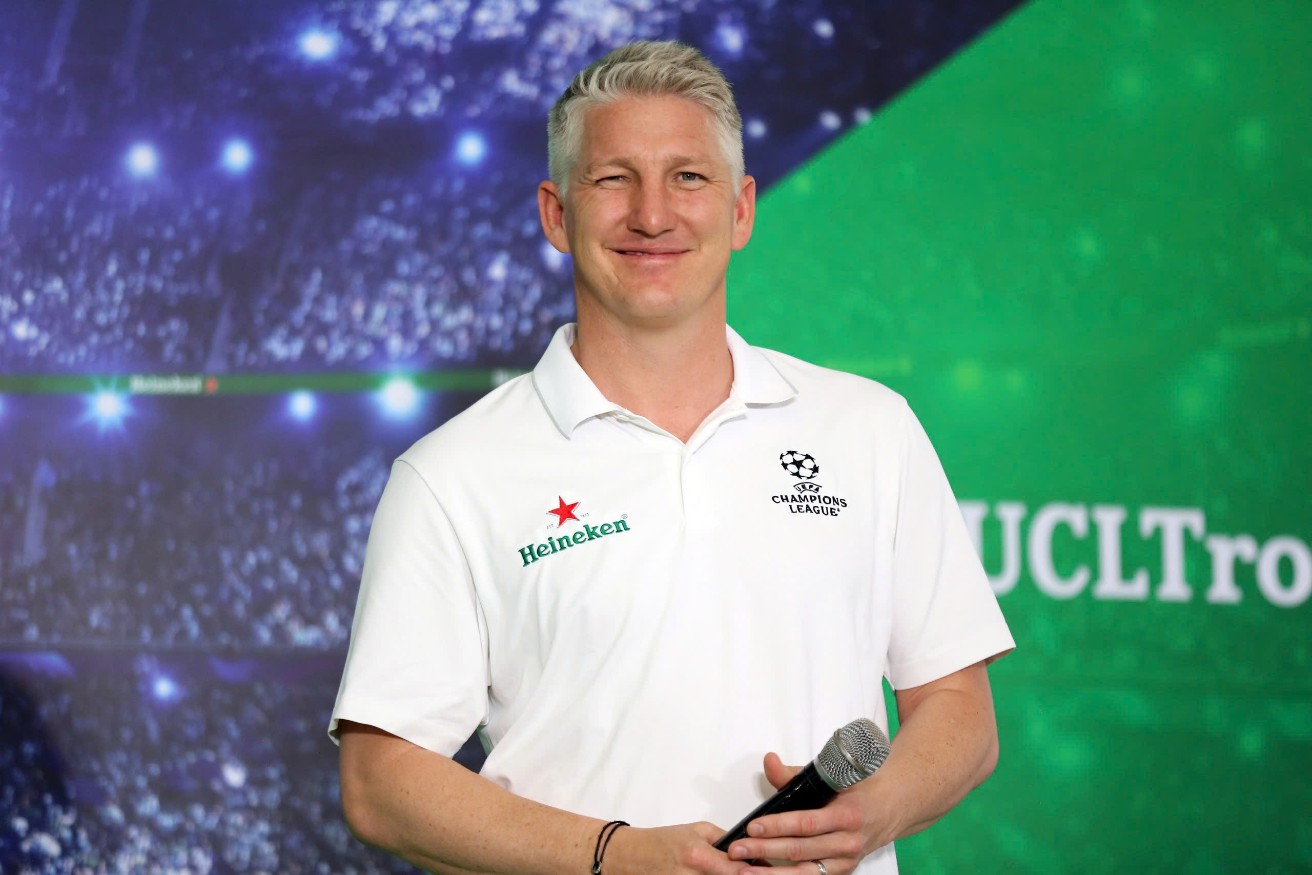 Huyền thoại Bastian Schweinsteiger muốn xem V-League, mong Việt Nam sớm gặp Đức ở World Cup Huyền thoại Bastian Schweinsteiger muốn xem V-League, mong Việt Nam sớm gặp Đức ở World Cup