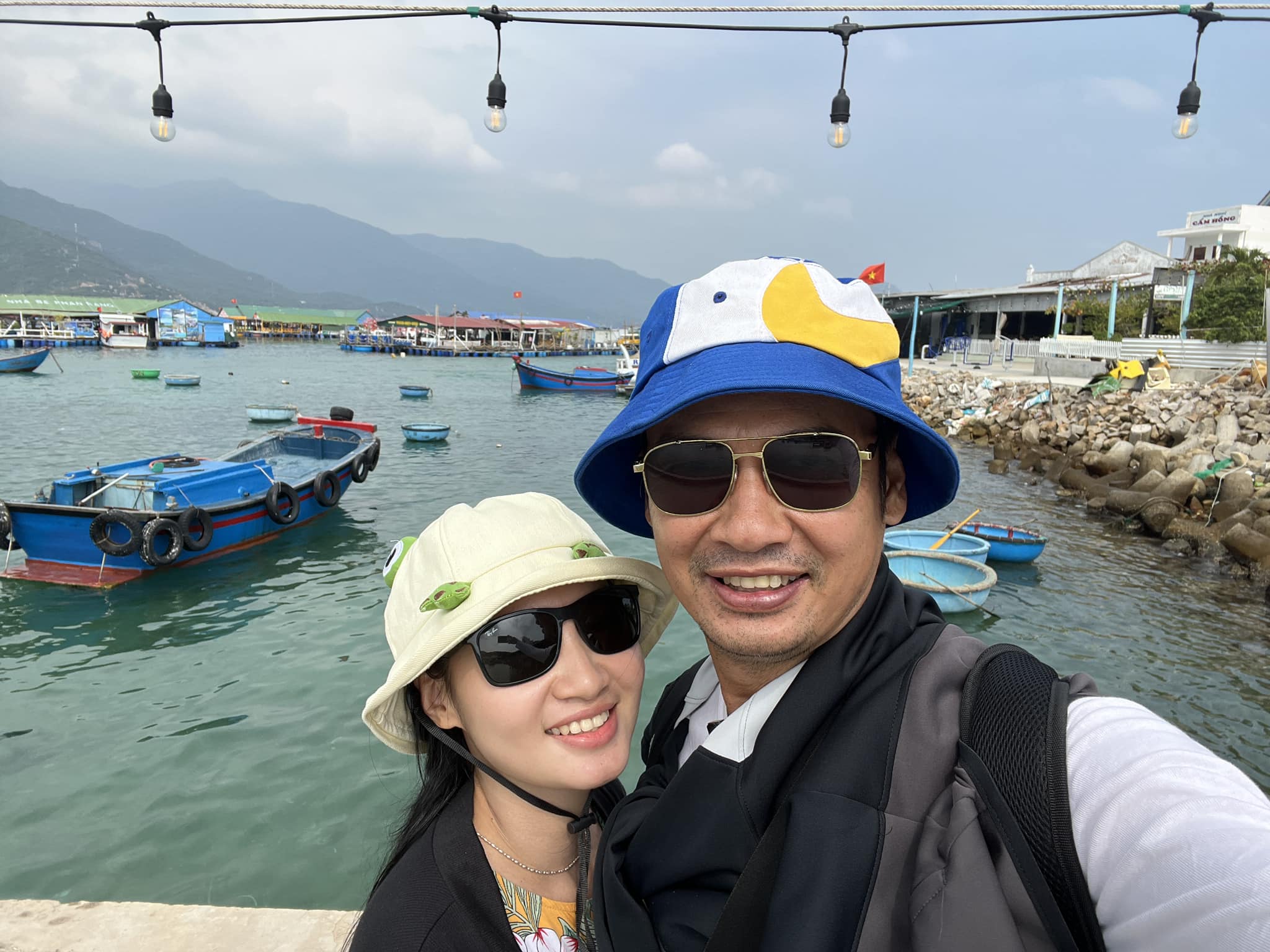 Cuộc sống của Tiết Cương bên vợ trẻ kém 26 tuổi- Ảnh 1. Cuộc sống của Tiết Cương bên vợ trẻ kém 26 tuổi- Ảnh 1.